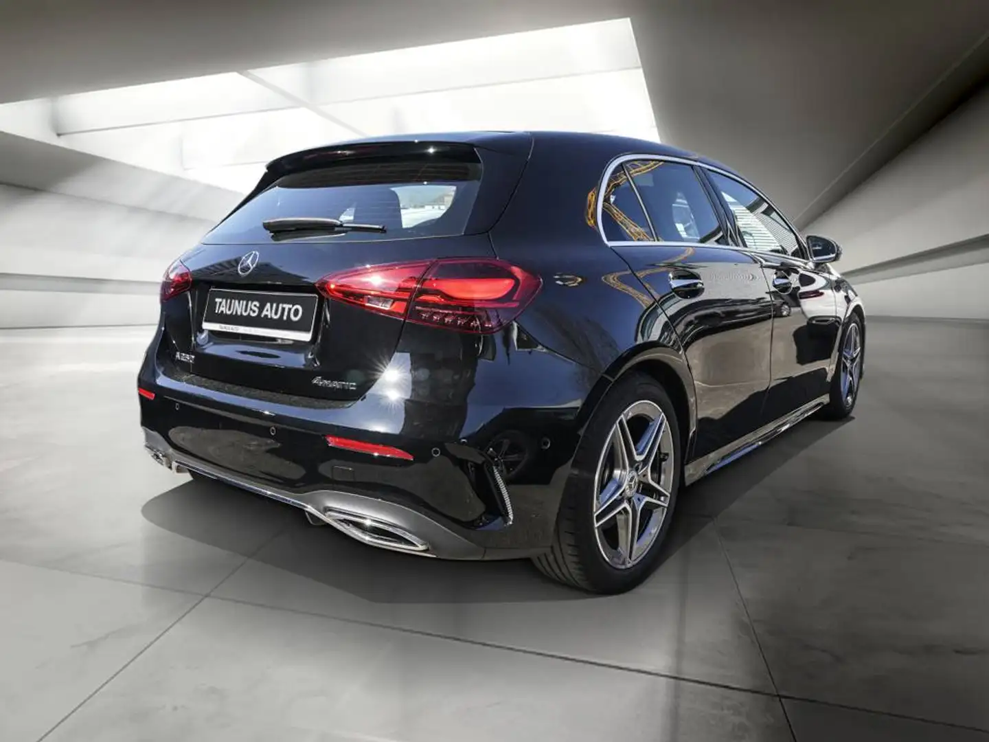 Mercedes-Benz A 250 4M AMG-LINE PREMIUM PANORAMA AHK KAMERA Noir - 2