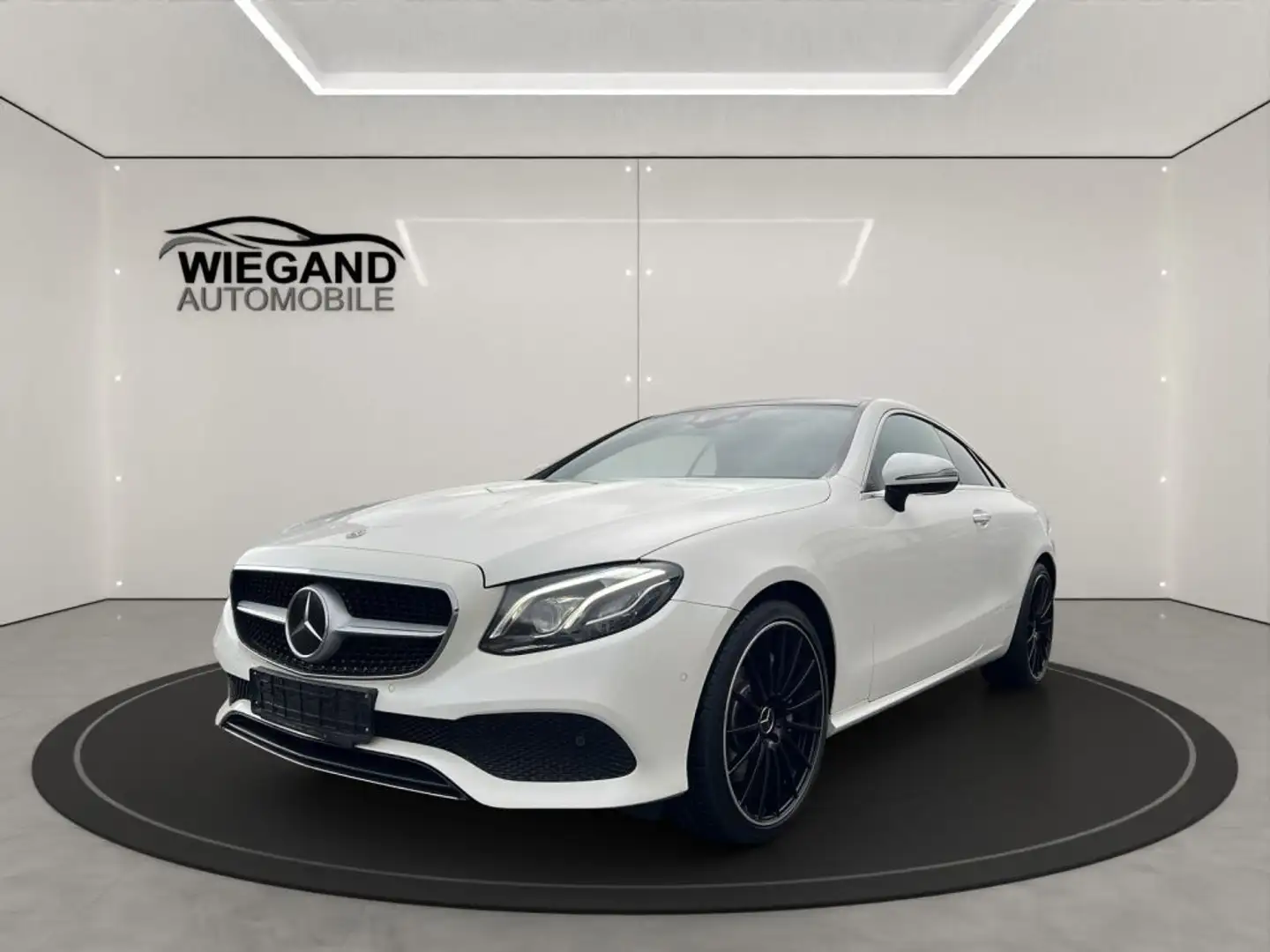 Mercedes-Benz E 400 4Matic Coupe 9G-TRONIC+LEDER+LED+RFK+KLIMA Biały - 1