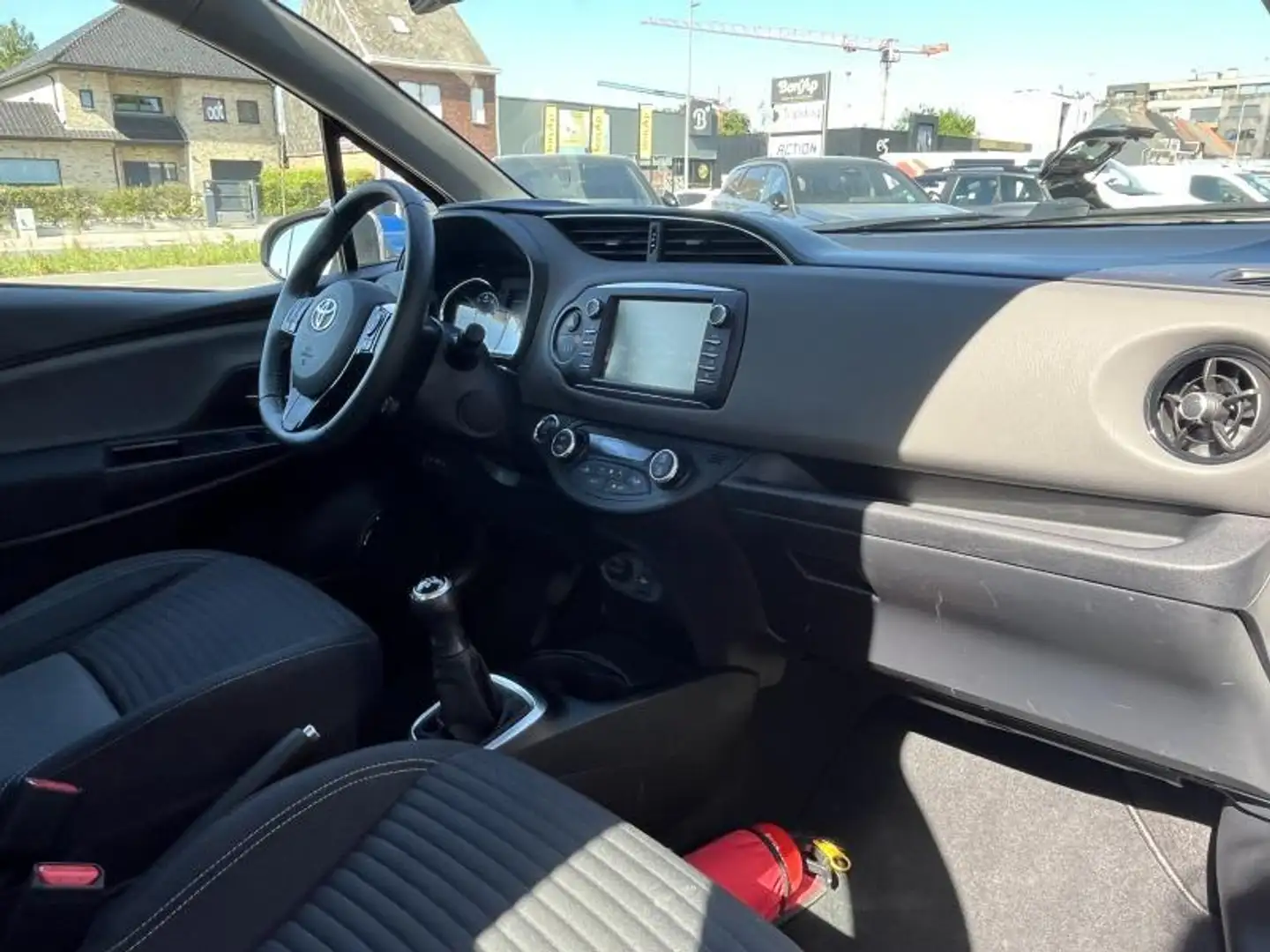 Toyota Yaris Comfort 1.0 benzine 72 pk Wit - 2