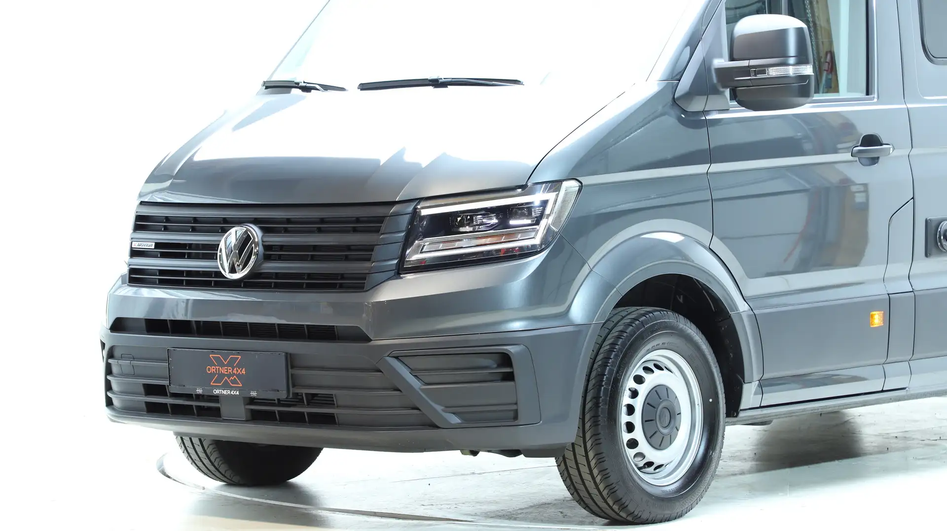 Volkswagen Crafter Aqulia C6 4x4 Adventure Camper Grau - 2