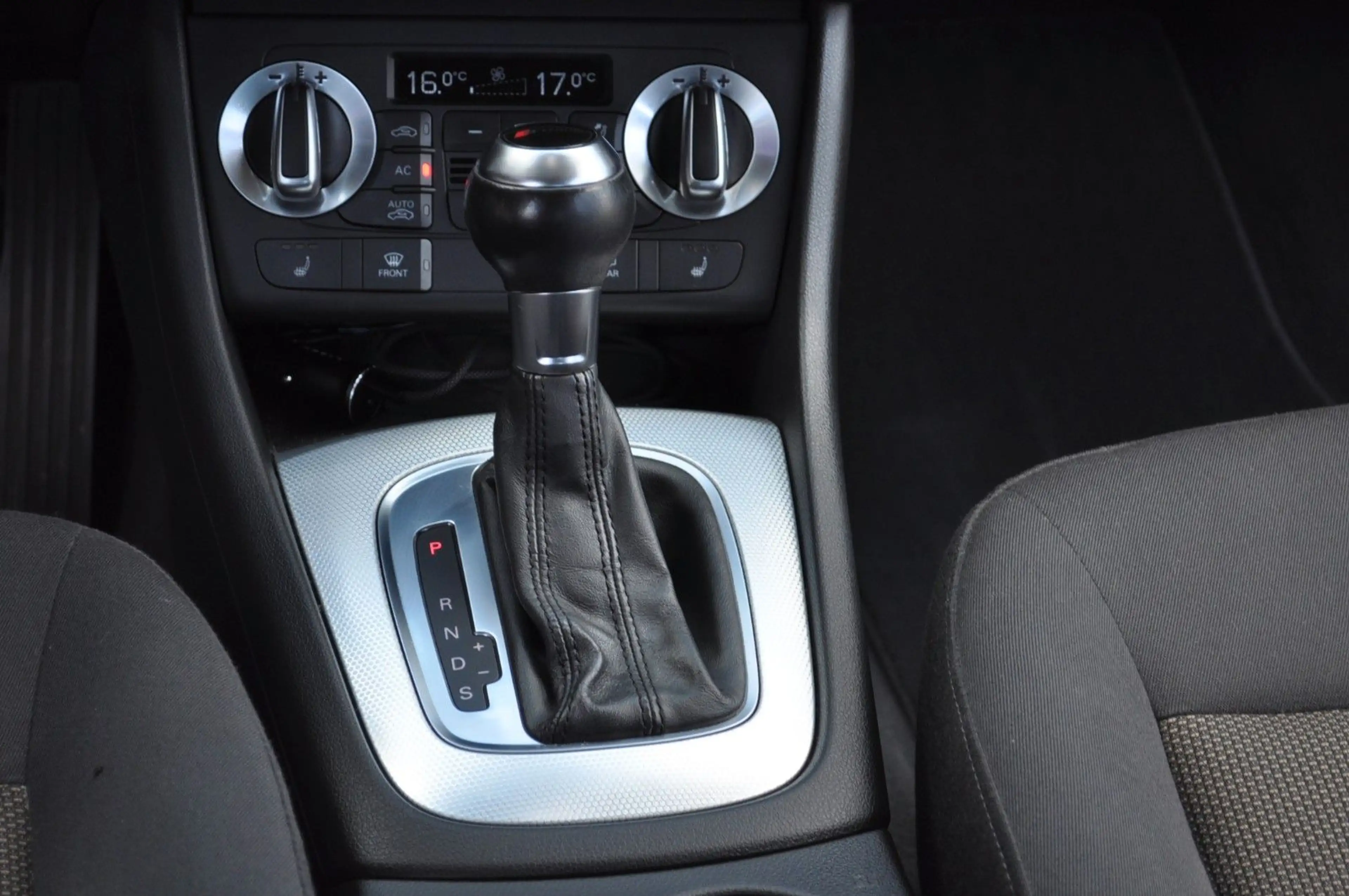 Audi Q3 2.0 TDI quattro * AUTOMATIC * — photo 13