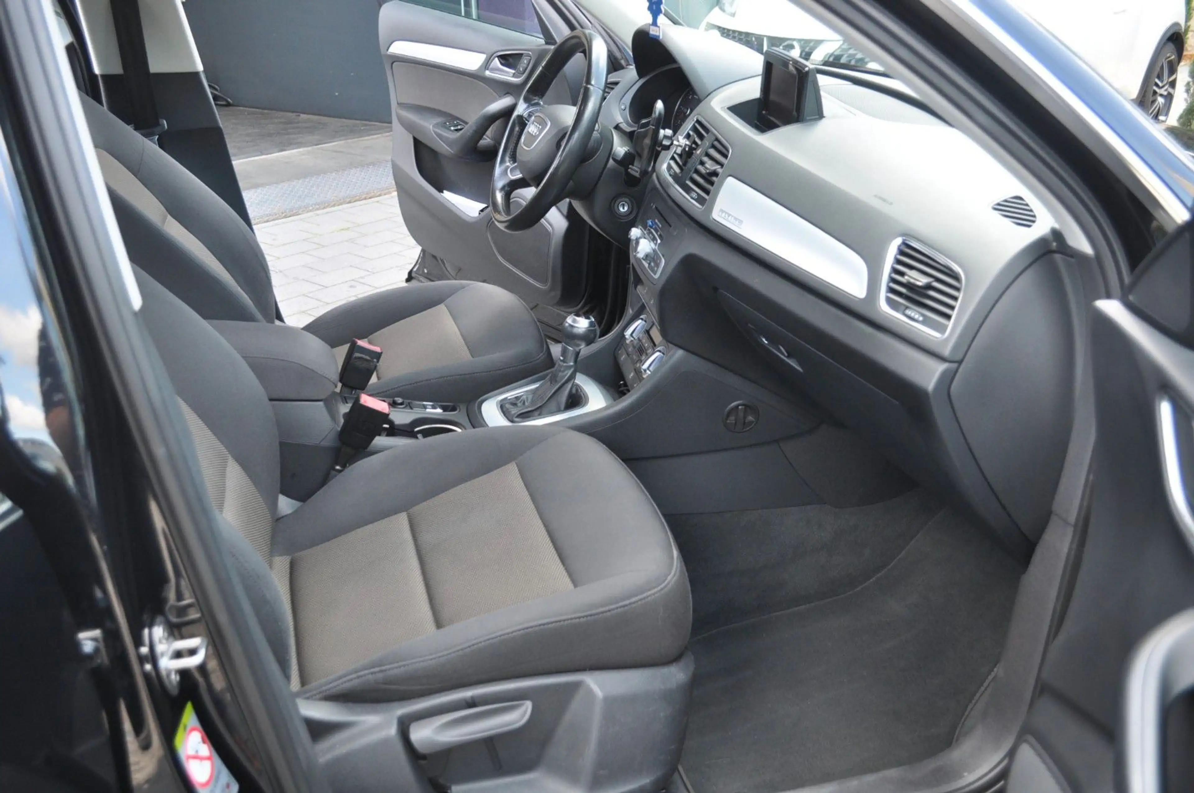 Audi Q3 2.0 TDI quattro * AUTOMATIC * — photo 11