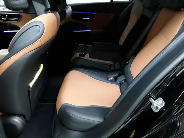 Mercedes-Benz C-Class view 13