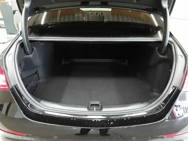 Mercedes-Benz C-Class view 15