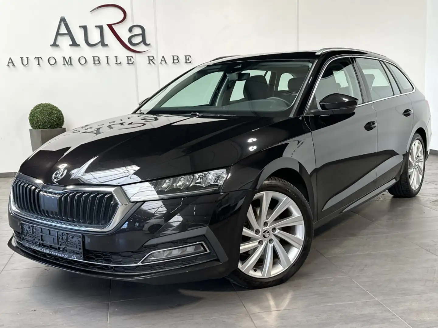 Skoda Octavia Combi 2.0 TDI DSG FiEdition NAV+LED+PANO Schwarz - 2