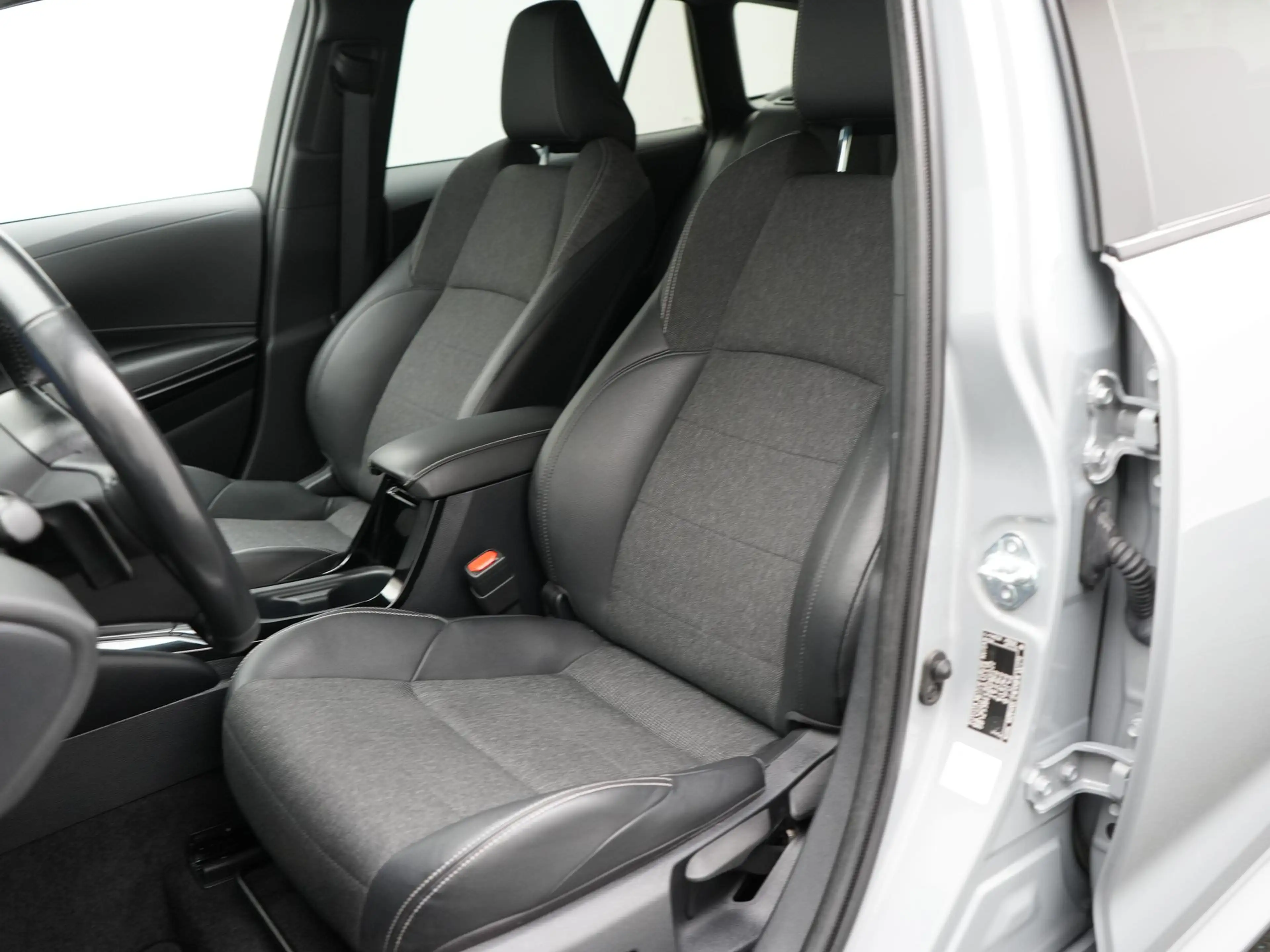 Toyota Corolla Touring Sports 2.0 Hybrid Dynamic | Voorruit-Stuur — photo 8