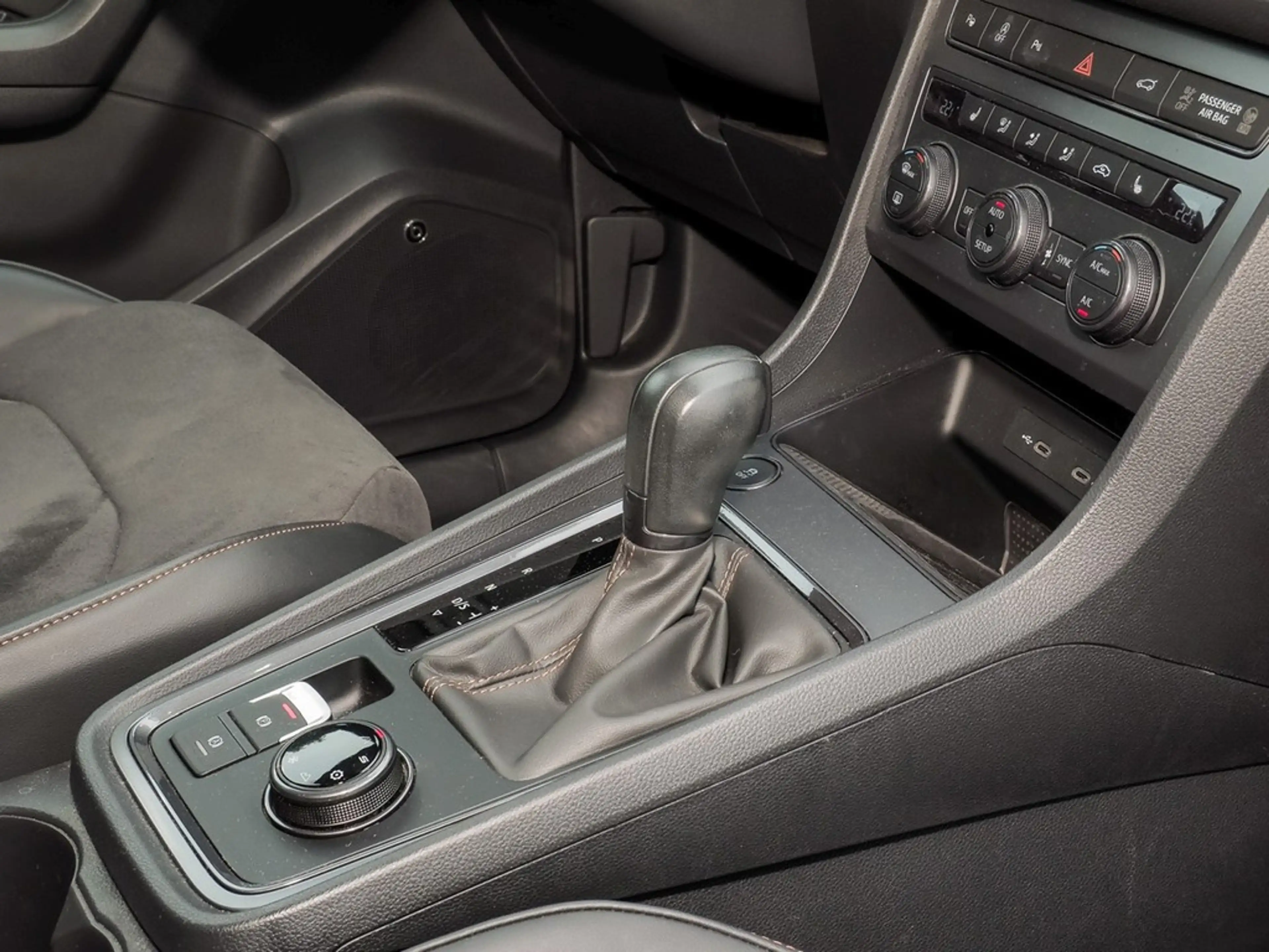 CUPRA Ateca 2.0 TSI 4Drive 19" BEATS Navi+VC ACC LED RFK+PD... — photo 10