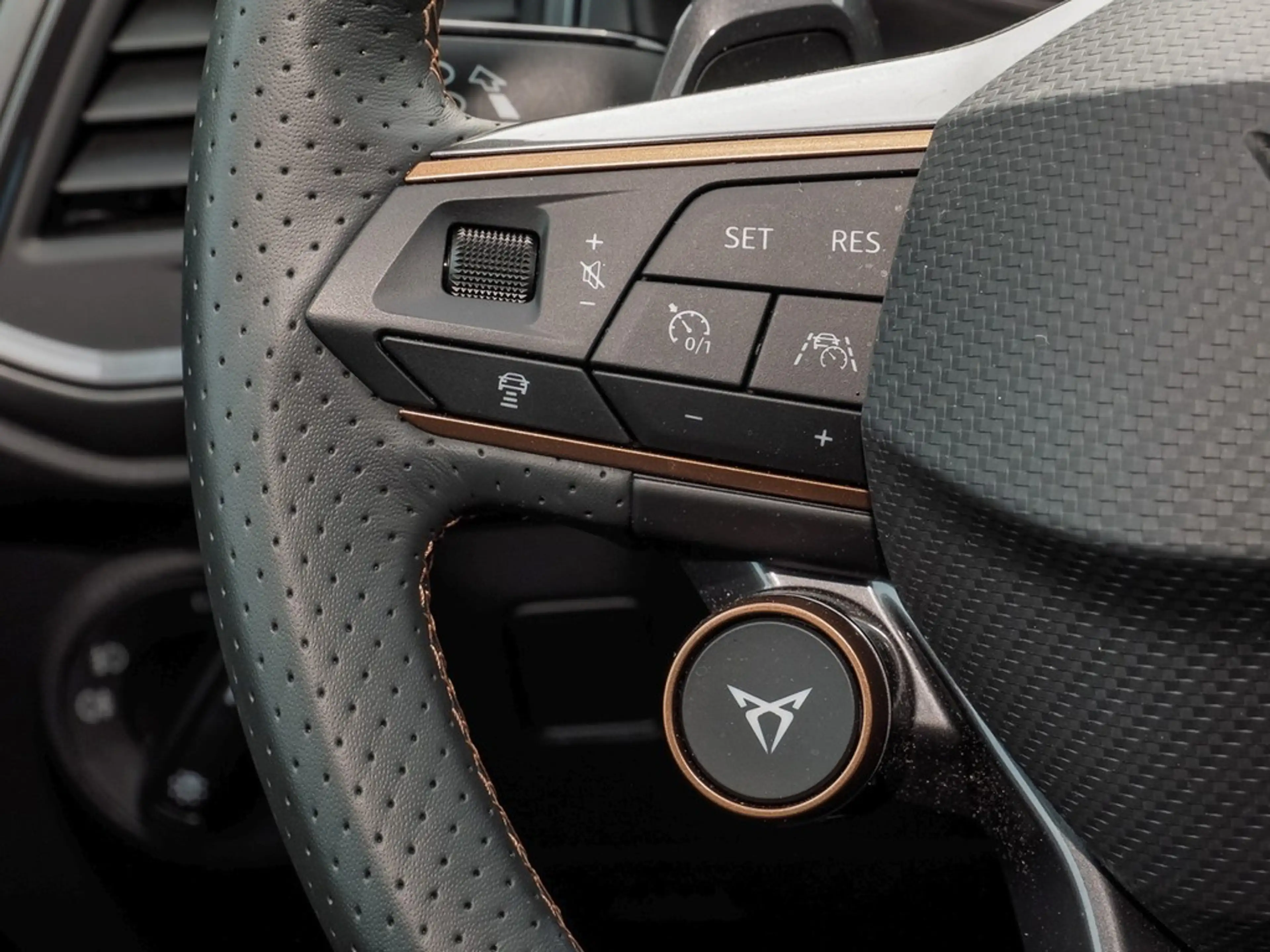 CUPRA Ateca 2.0 TSI 4Drive 19" BEATS Navi+VC ACC LED RFK+PD... — photo 17