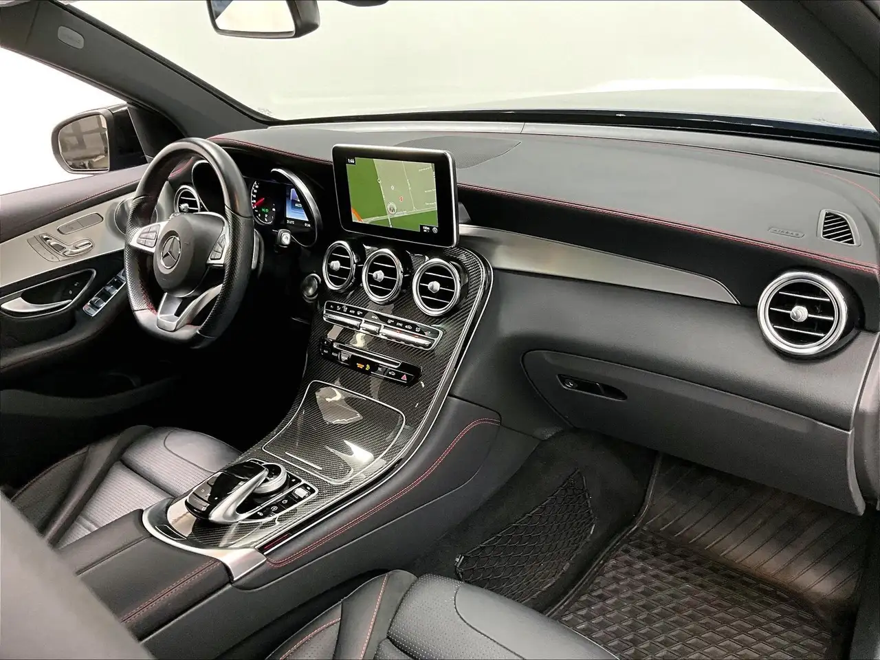 Mercedes-Benz GLC снимка Mercedes-Benz GLC