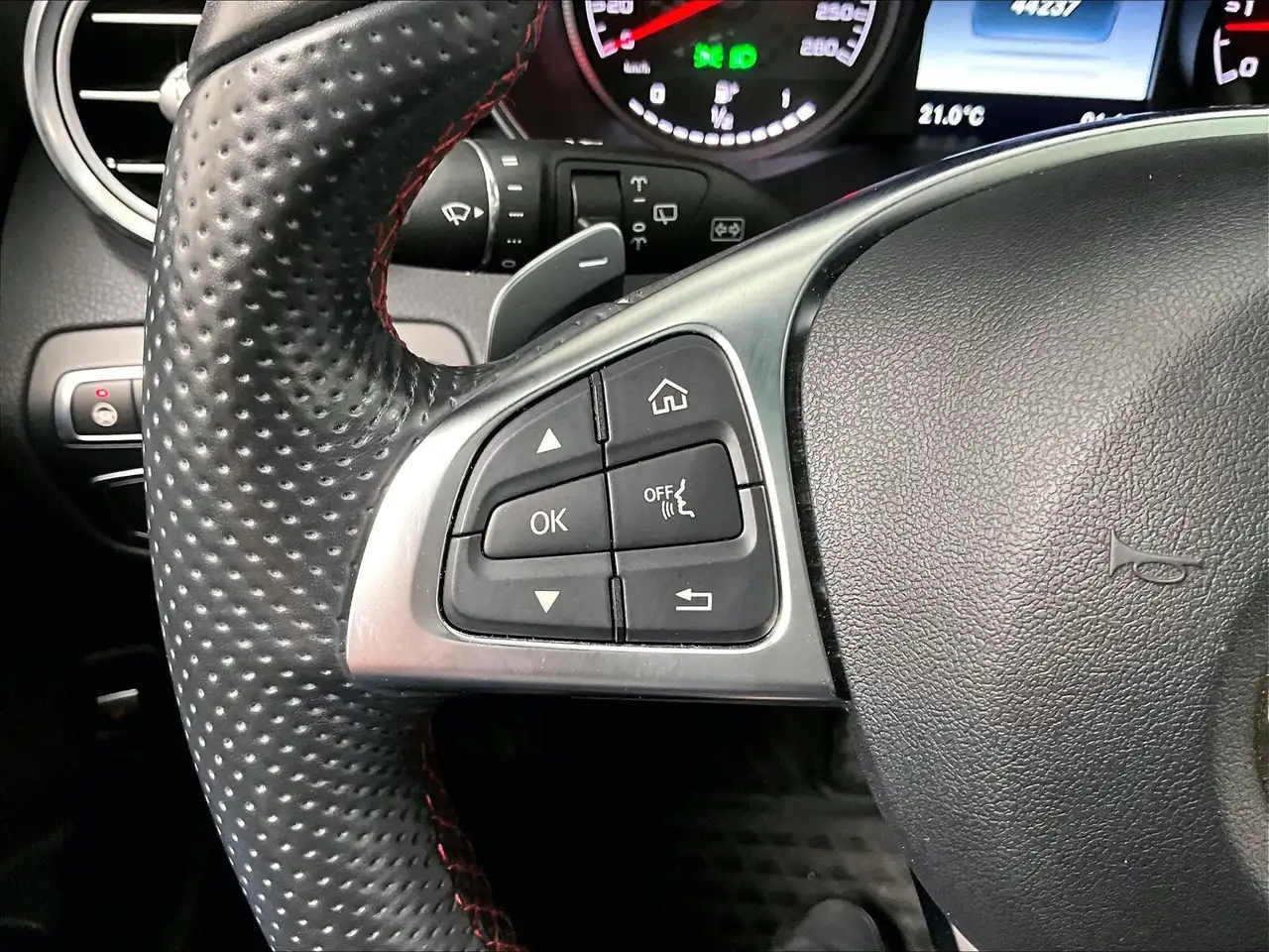 Mercedes-Benz GLC снимка Mercedes-Benz GLC