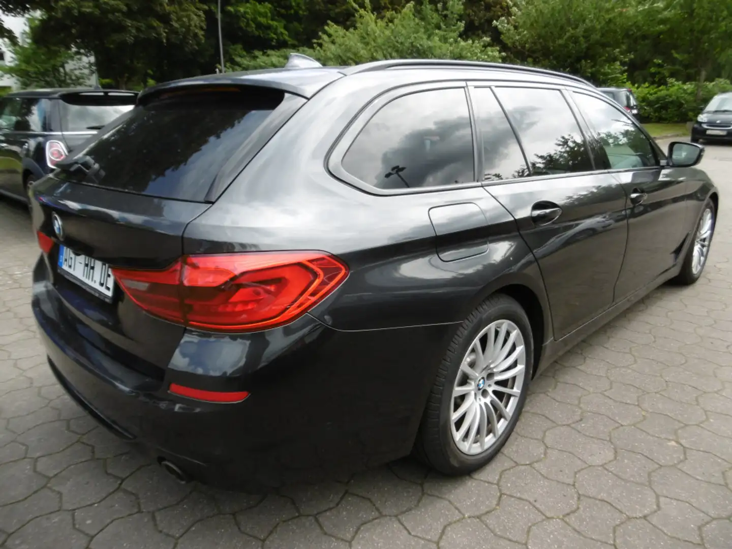 BMW 520 dA Touring Sport Line HUD LED Leder Nav Pano Gris - 2
