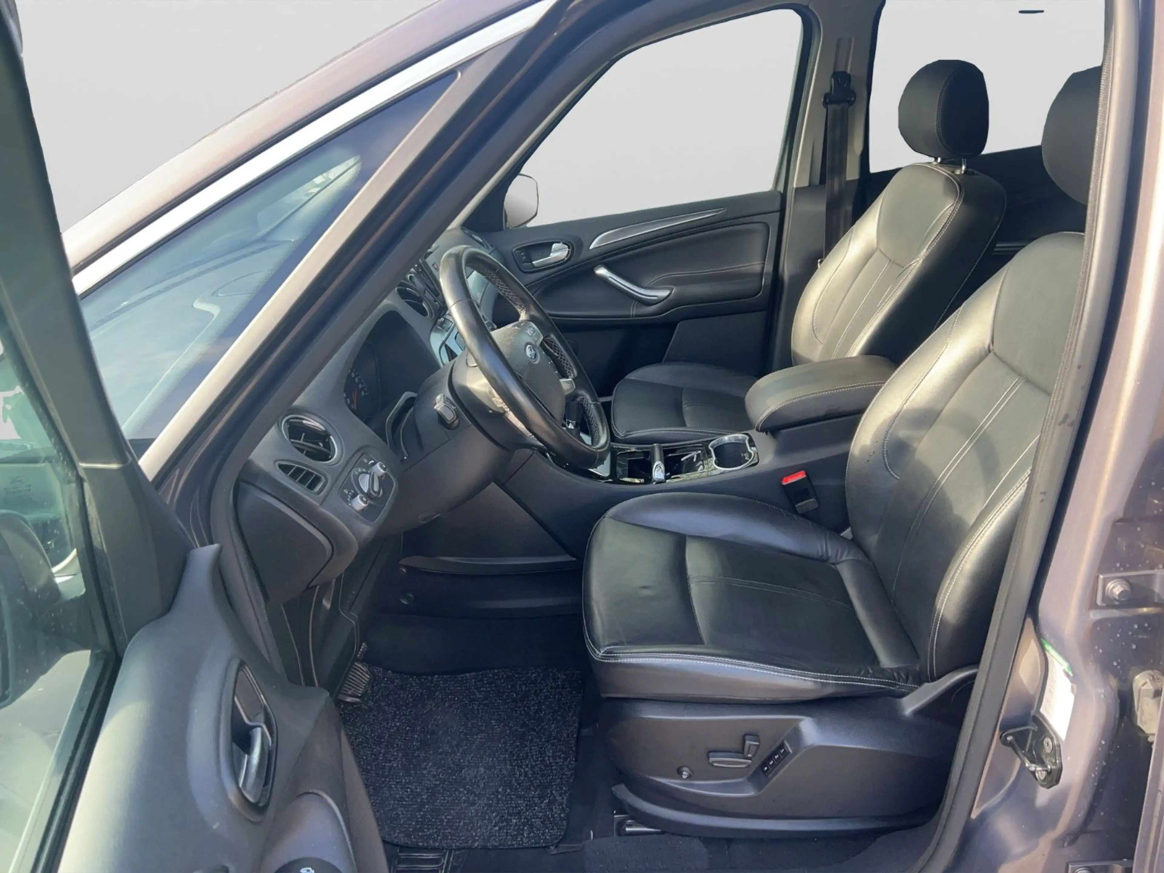 Ford S-Max S-MAX Titanium/AHK/8xAlu/Navi/Leder/Temp./ — photo 9