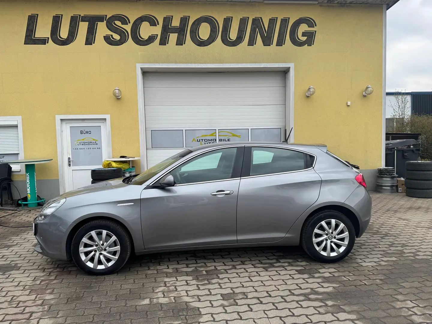 Alfa Romeo Giulietta 1,6 JTD Sportline Grau - 2