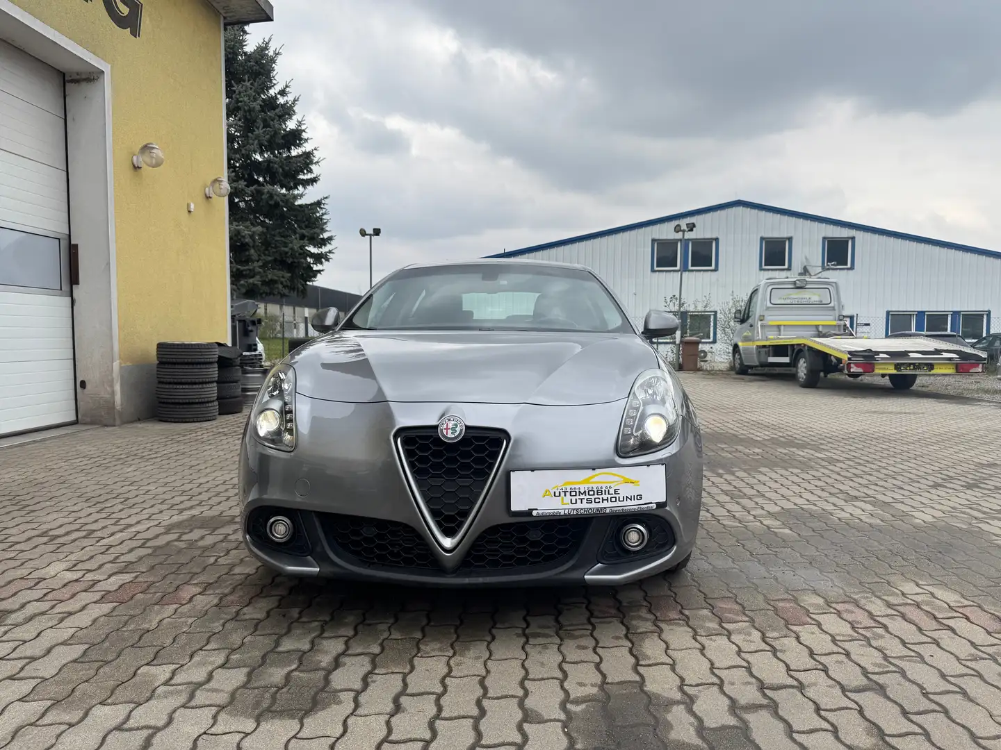Alfa Romeo Giulietta 1,6 JTD Sportline Grau - 1