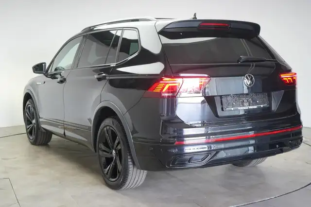 Volkswagen Tiguan Allspace view 6