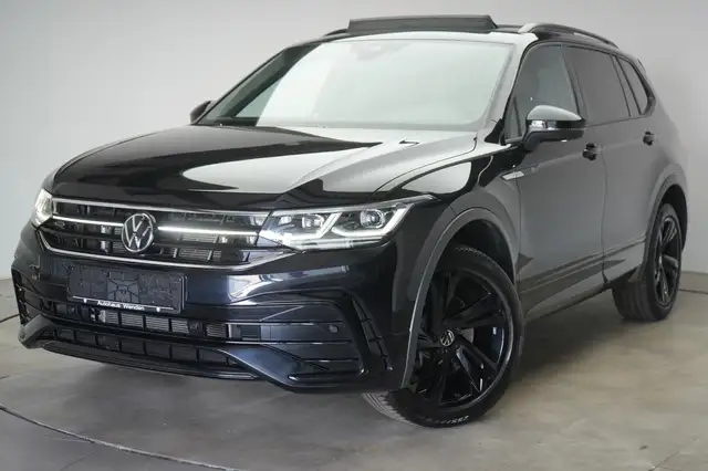 Volkswagen Tiguan Allspace view 3