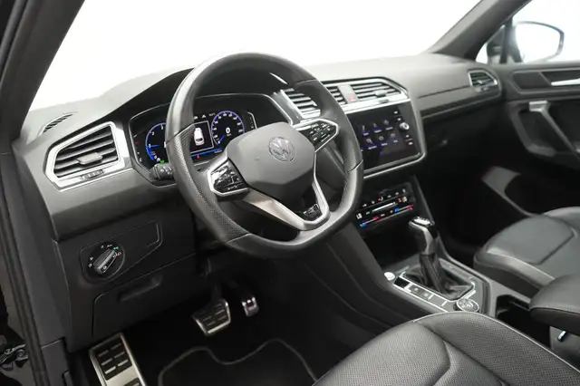 Volkswagen Tiguan Allspace view 11