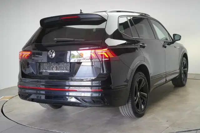 Volkswagen Tiguan Allspace view 4