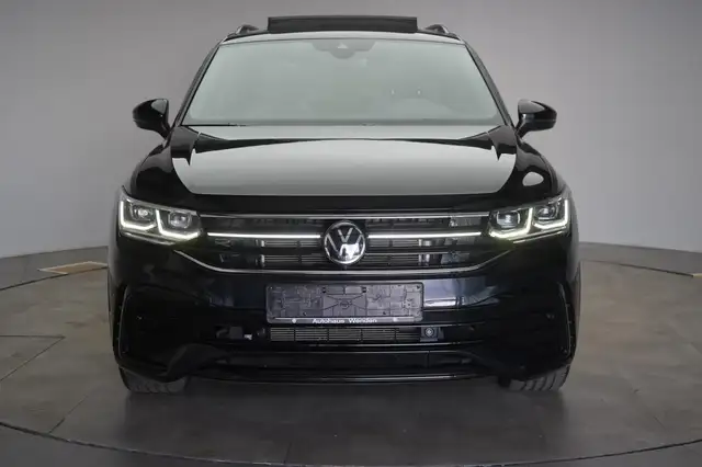 Volkswagen Tiguan Allspace view 2