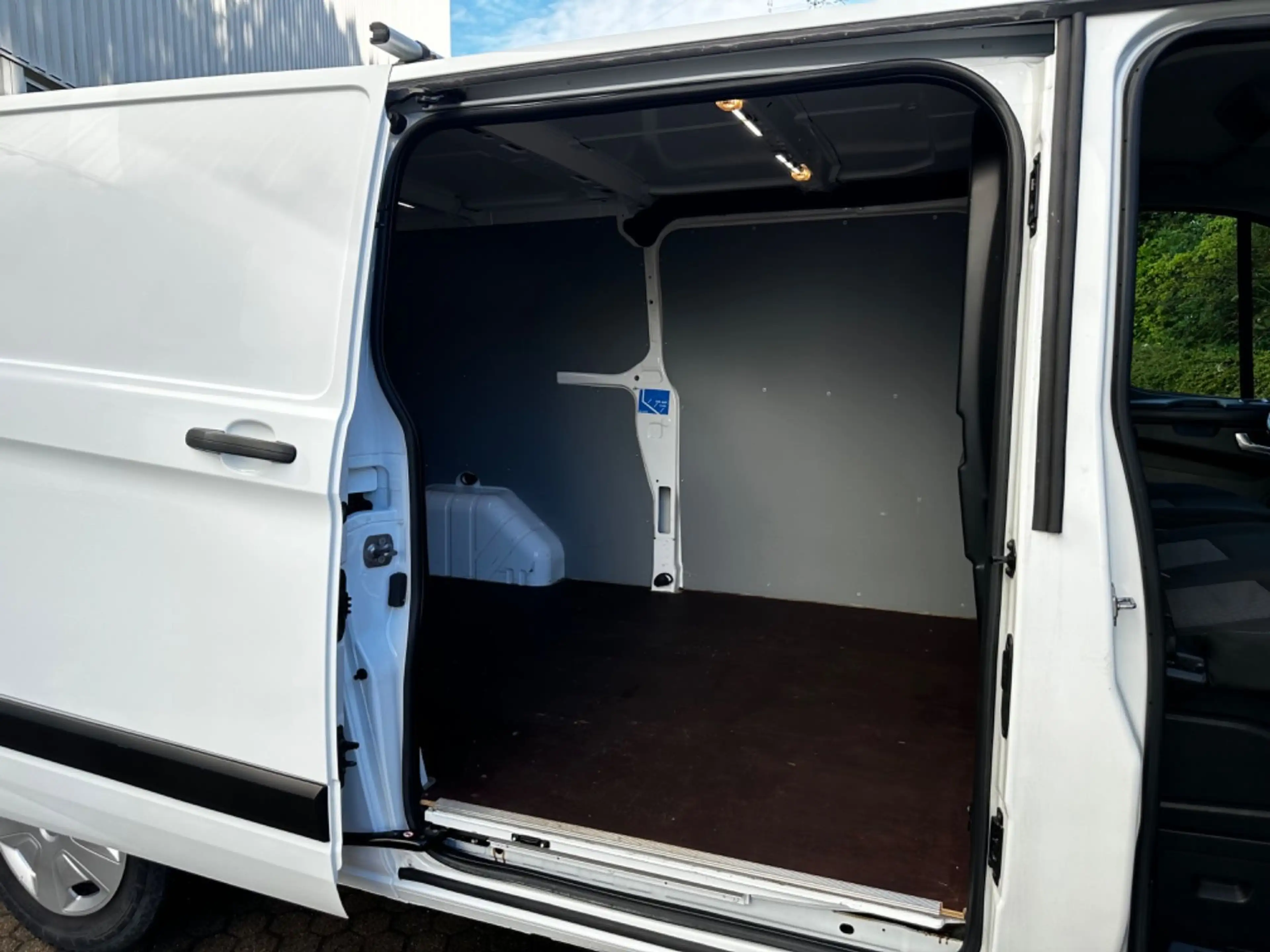 Ford Transit Custom 2.0TDCi Kasten 320 L2*AHK*130PS — photo 14