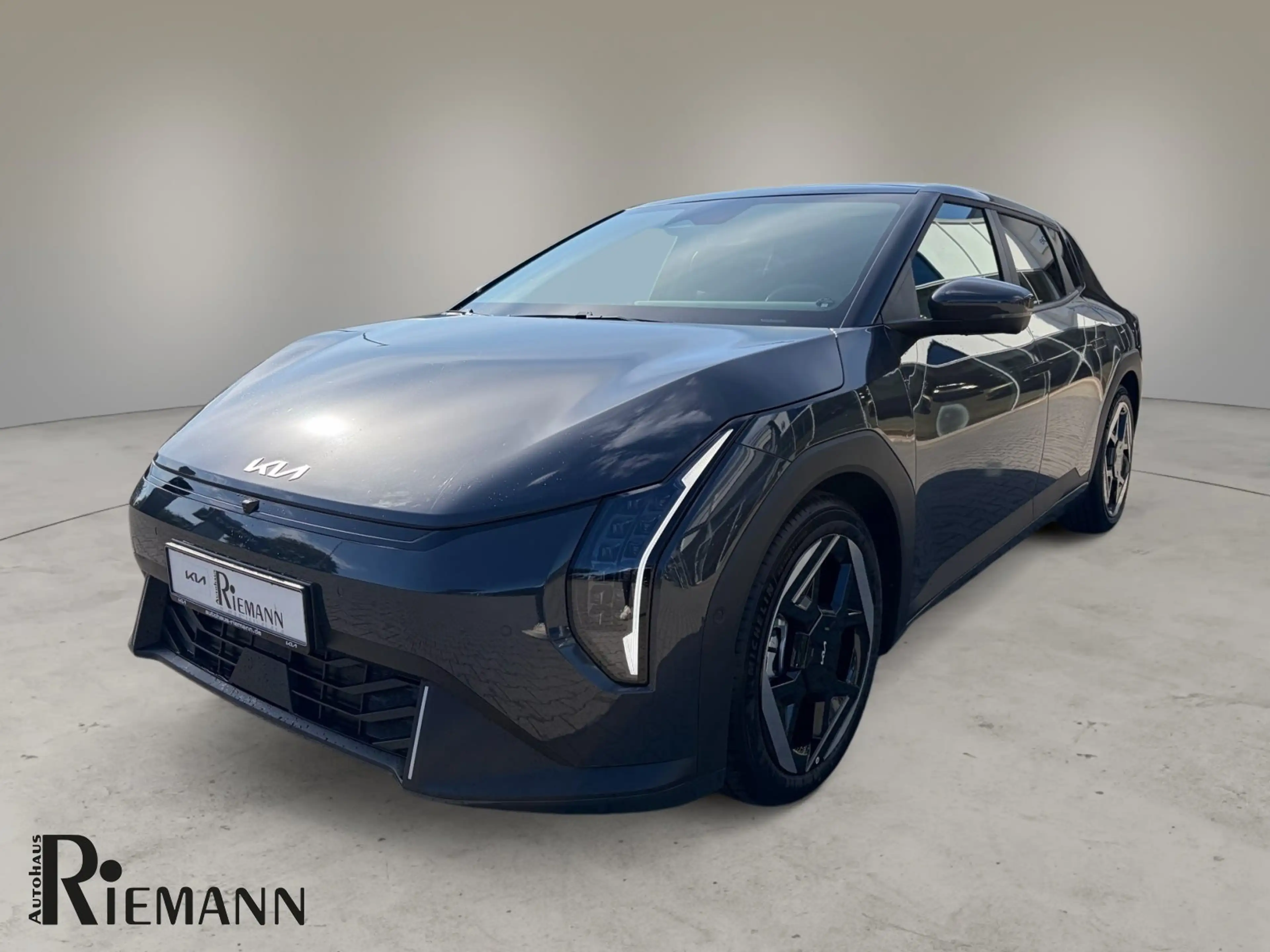 Kia EV4 81,4-kWh Earth + DriveWise-ADAS-Paket