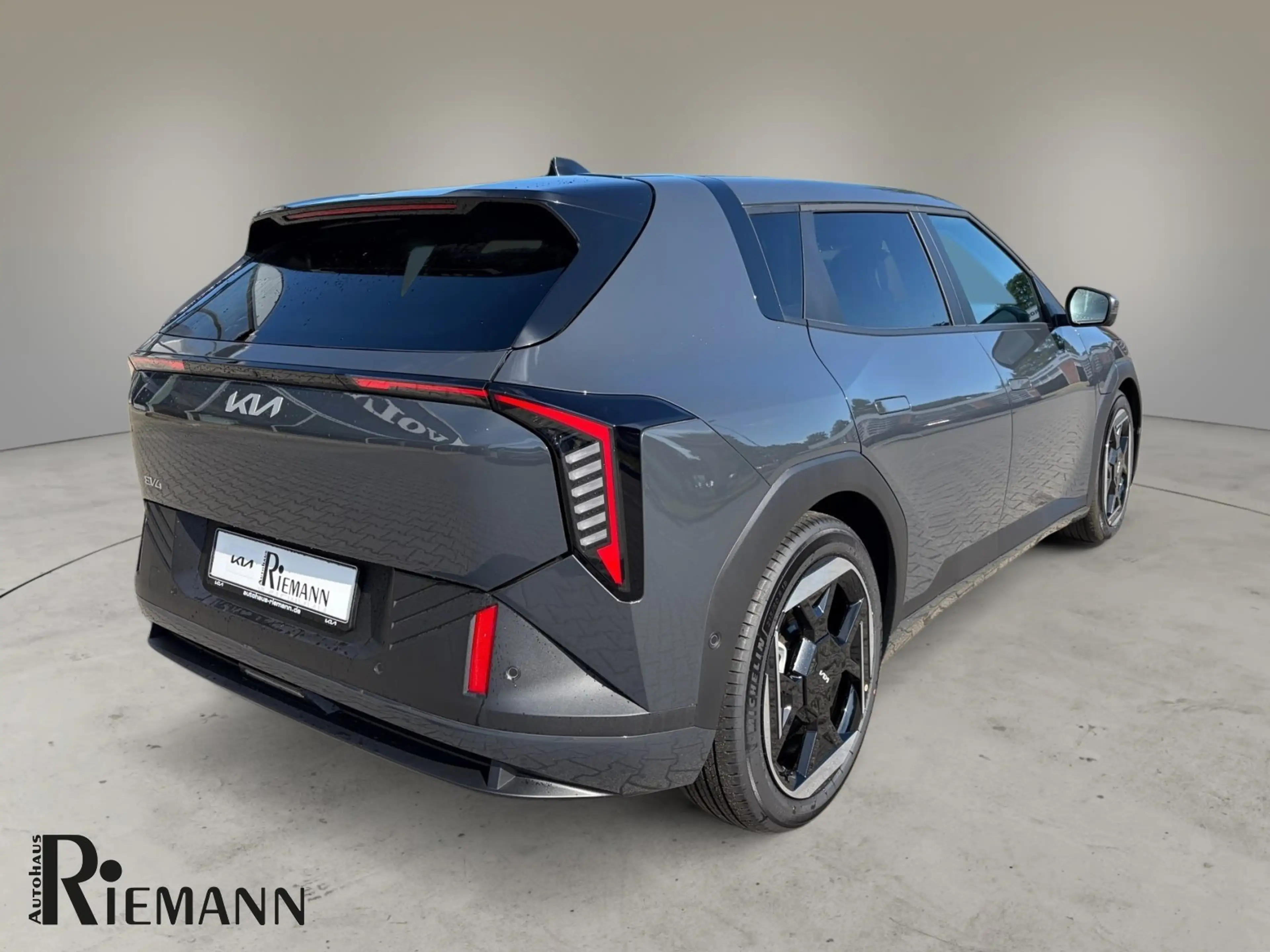 Kia EV4 81,4-kWh Earth + DriveWise-ADAS-Paket — photo 2