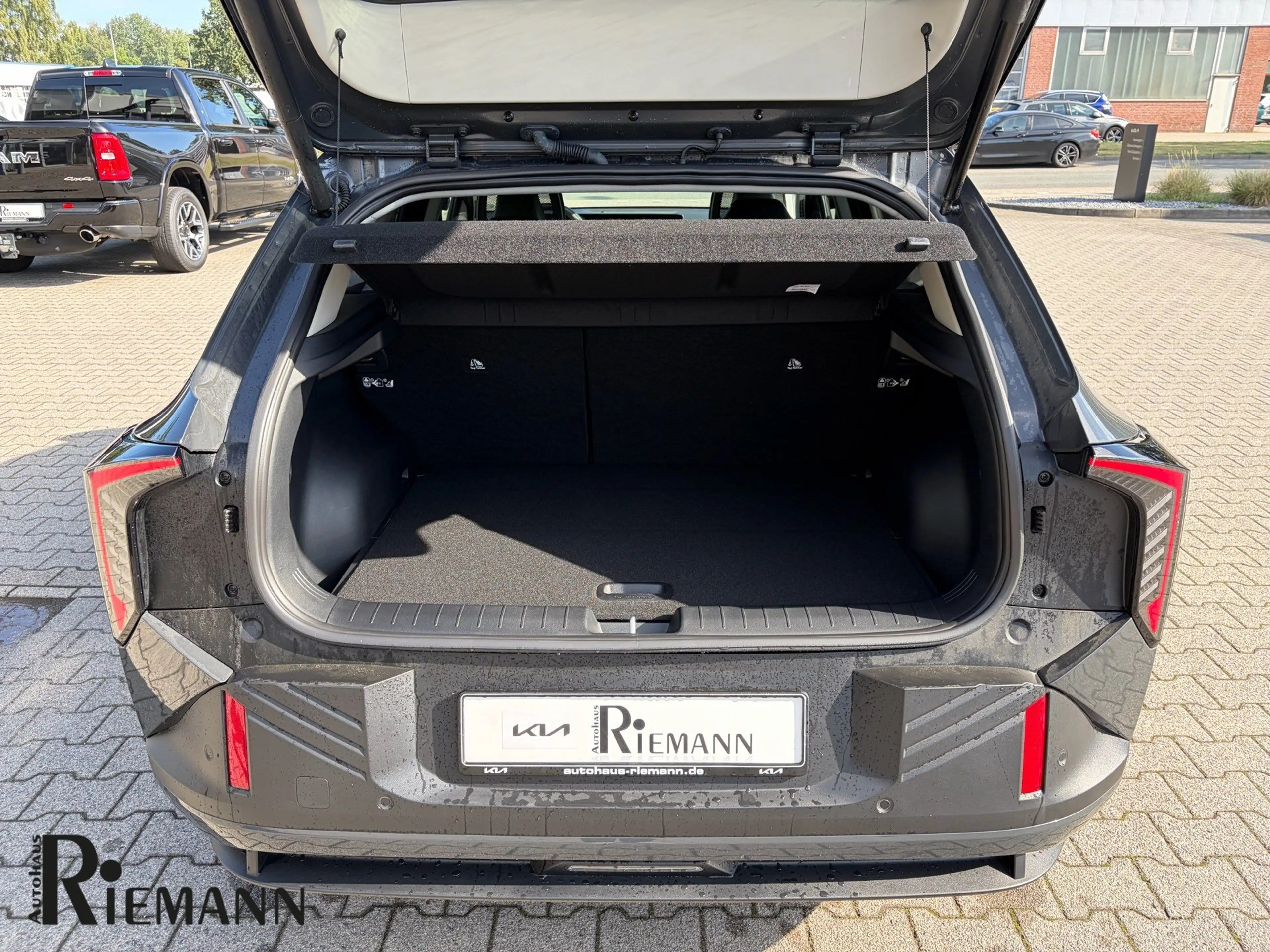 Kia EV4 81,4-kWh Earth + DriveWise-ADAS-Paket — photo 11