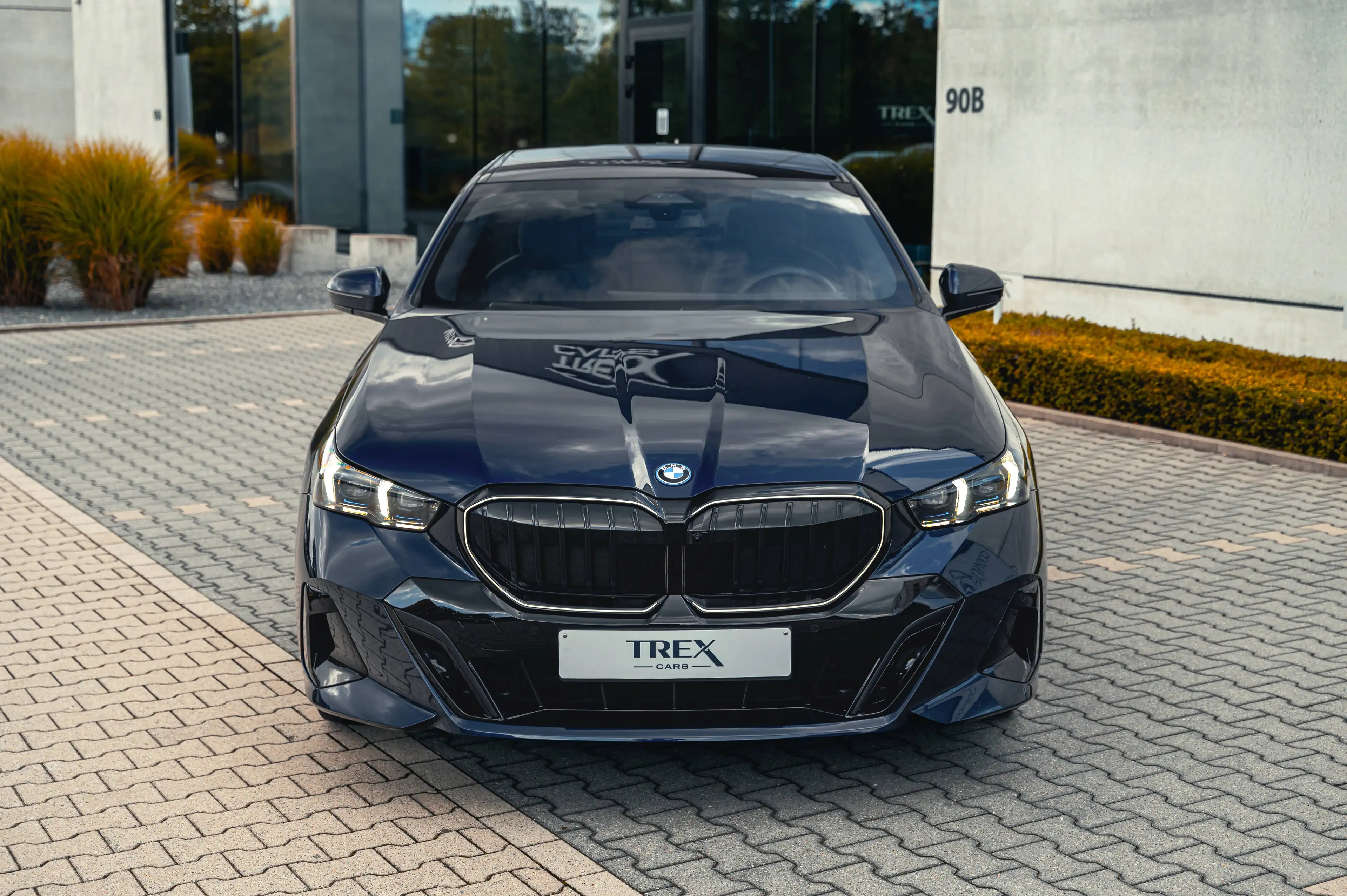 BMW 550 e xDrive M Sportpakket Pro/ Iconic Glow/ HUD/ Pano/ 360°/ Bowers&Wilkins/ Stoelventilatie — photo 3