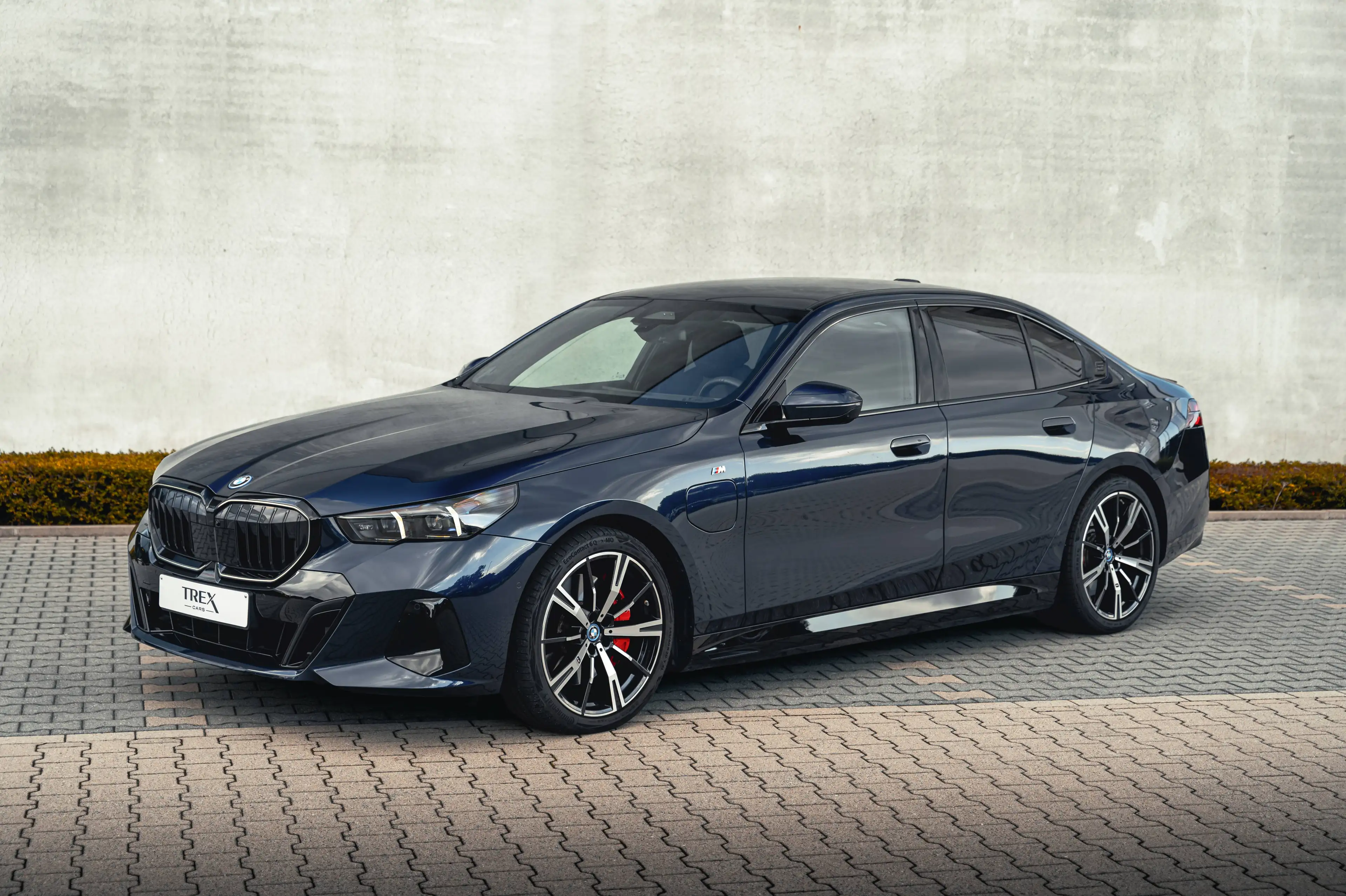 BMW 550 e xDrive M Sportpakket Pro/ Iconic Glow/ HUD/ Pano/ 360°/ Bowers&Wilkins/ Stoelventilatie — photo 2