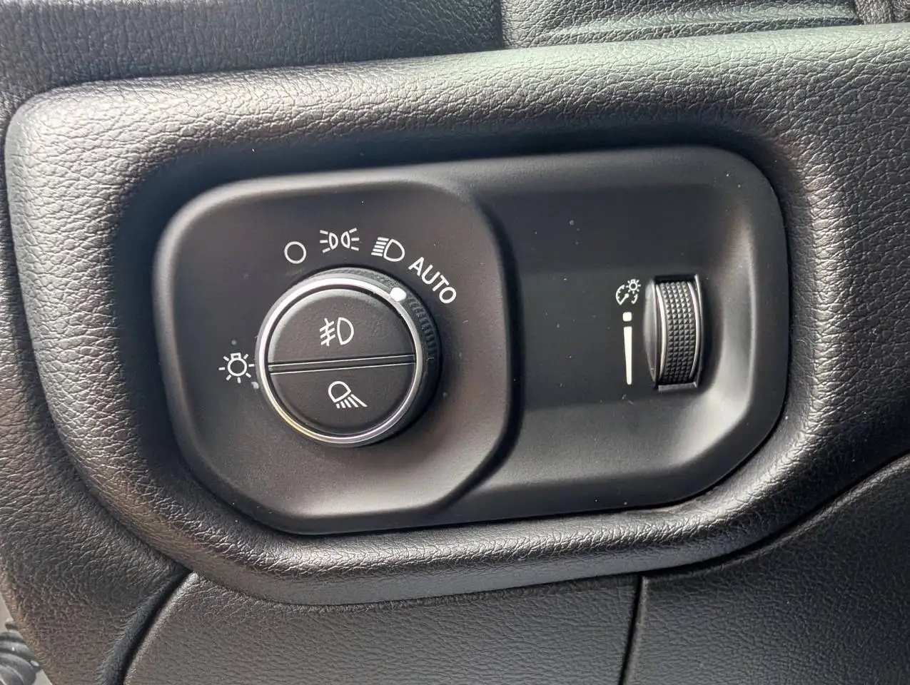 RAM 3500 снимка RAM 3500