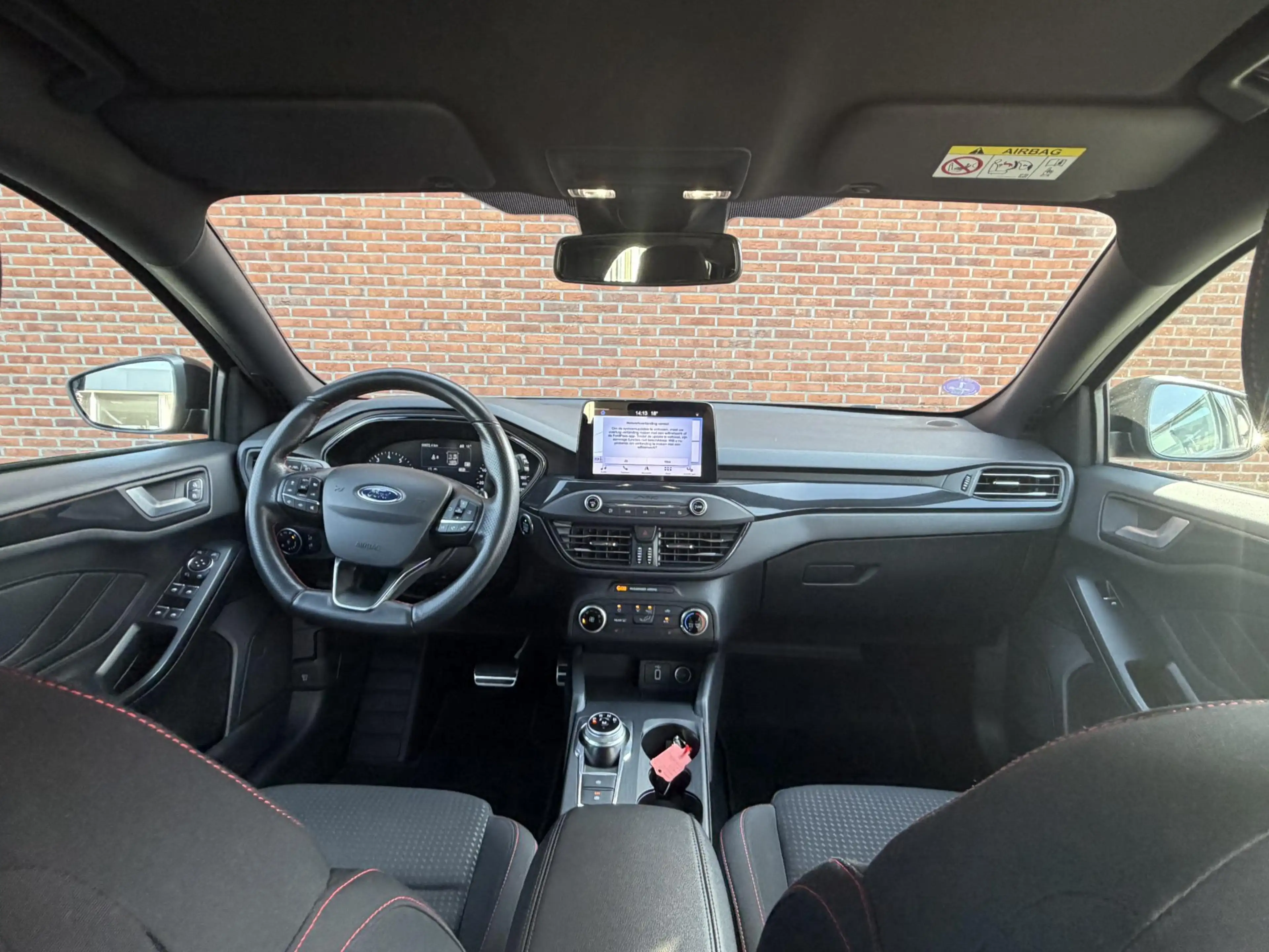 Ford Focus Wagon 1.5 EcoBoost ST Line Business — photo 14