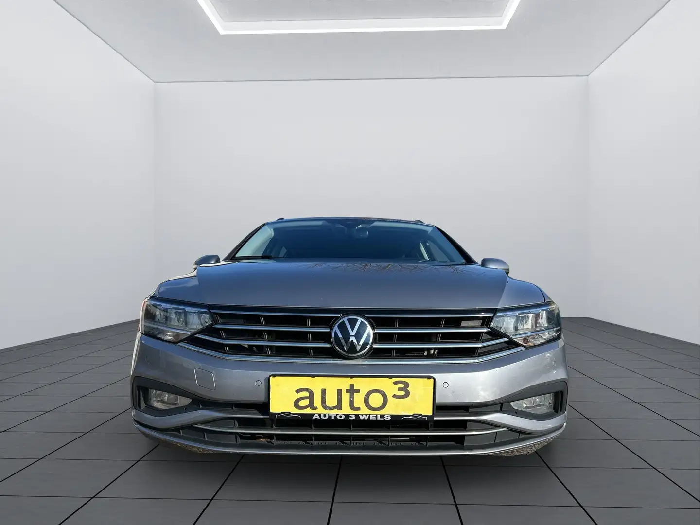 Volkswagen Passat Variant Passat Variant Business 2,0 SCR TDI Silber - 2
