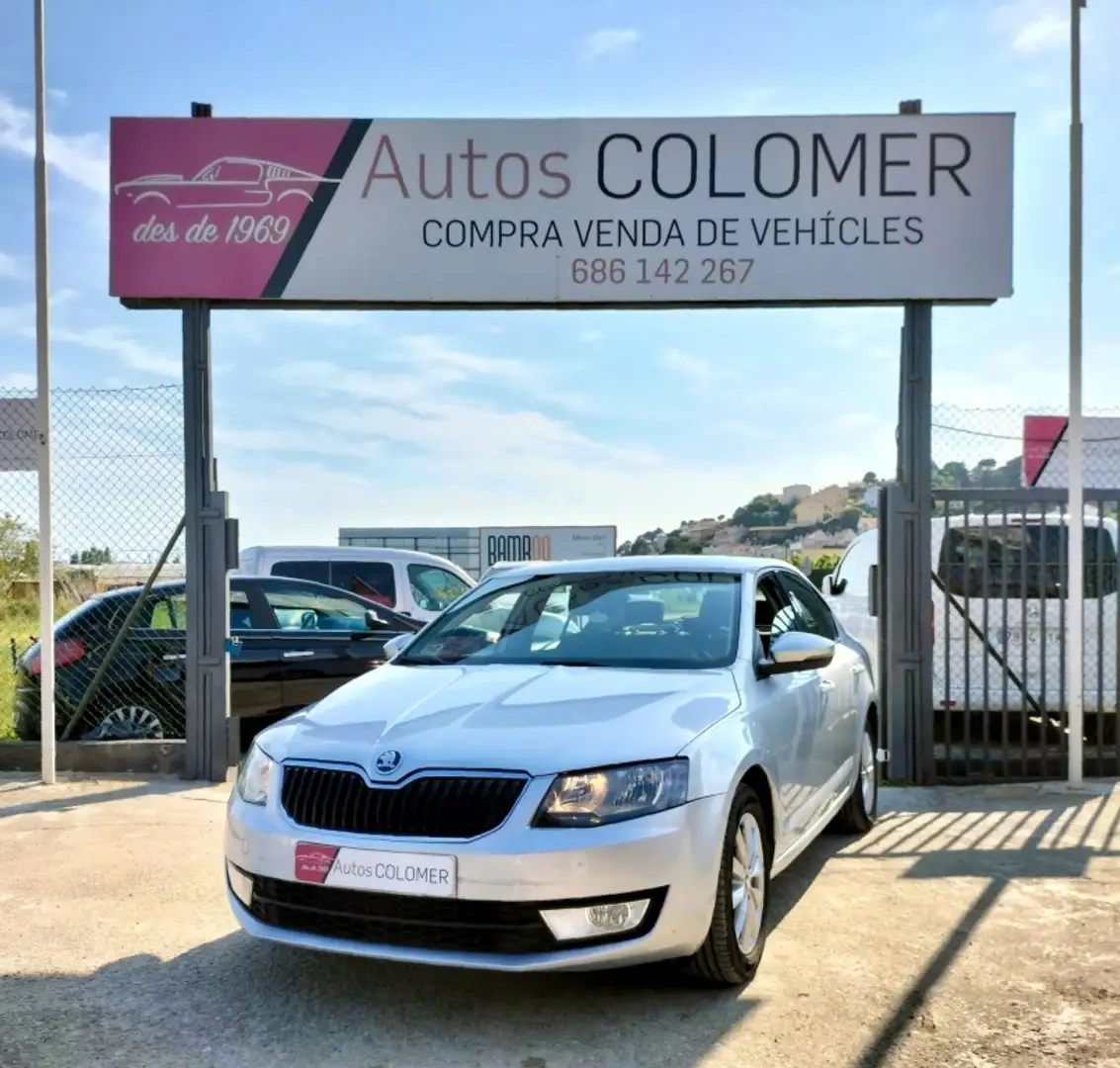 Skoda Octavia Combi 1.6TDI CR Elegance DSG 105 Gris - 2