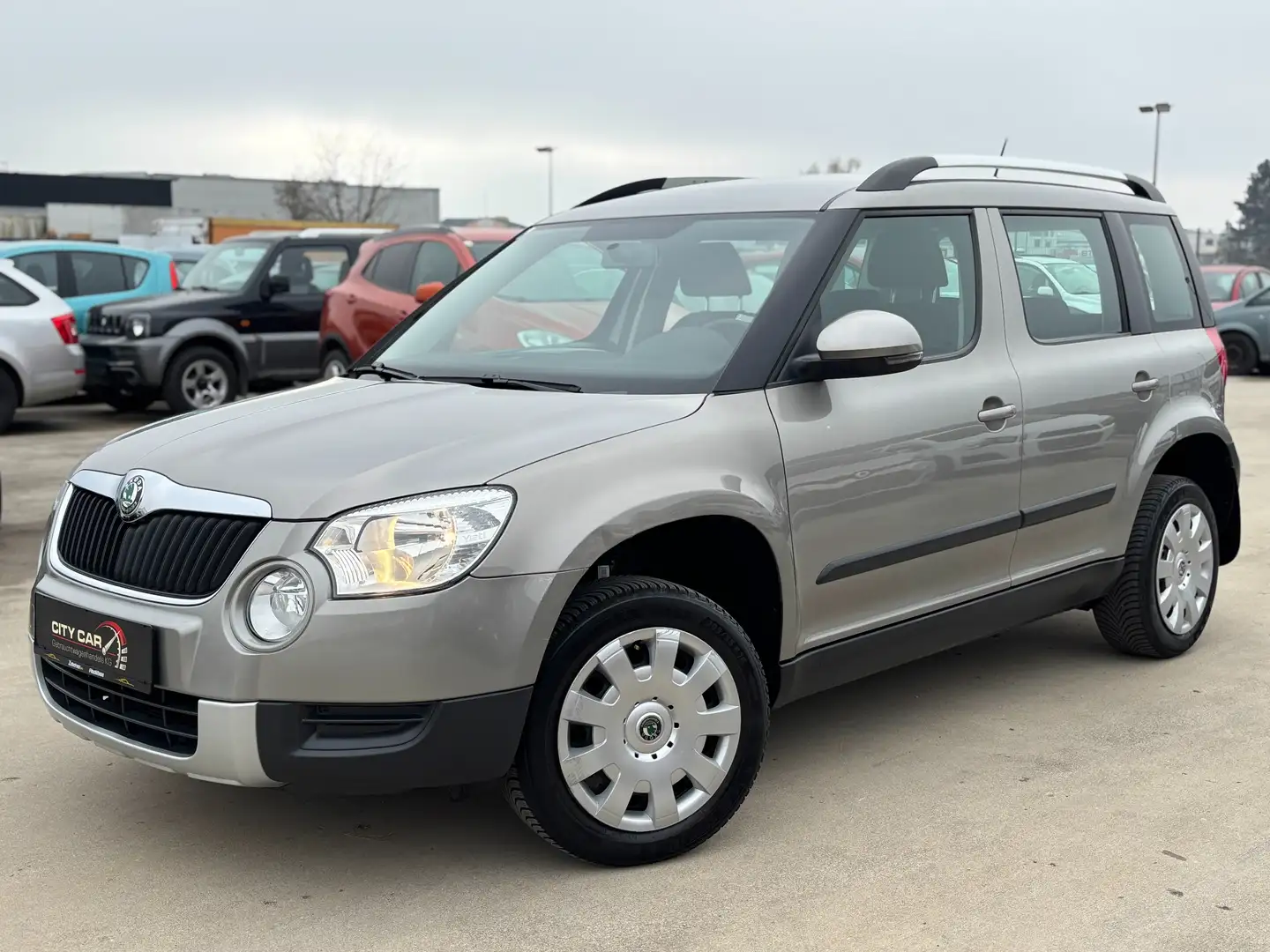 Skoda Yeti *PICKERL 12/26 * NEUE STEUERKETTE*1,2 TSI DSG Beige - 1