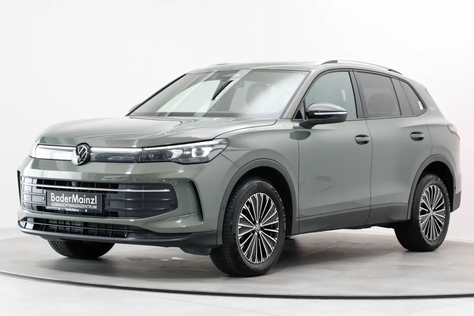 Volkswagen Tiguan 2.0 TDI 4M DSG Goal AHK 360° Matrix Pano Grün - 2