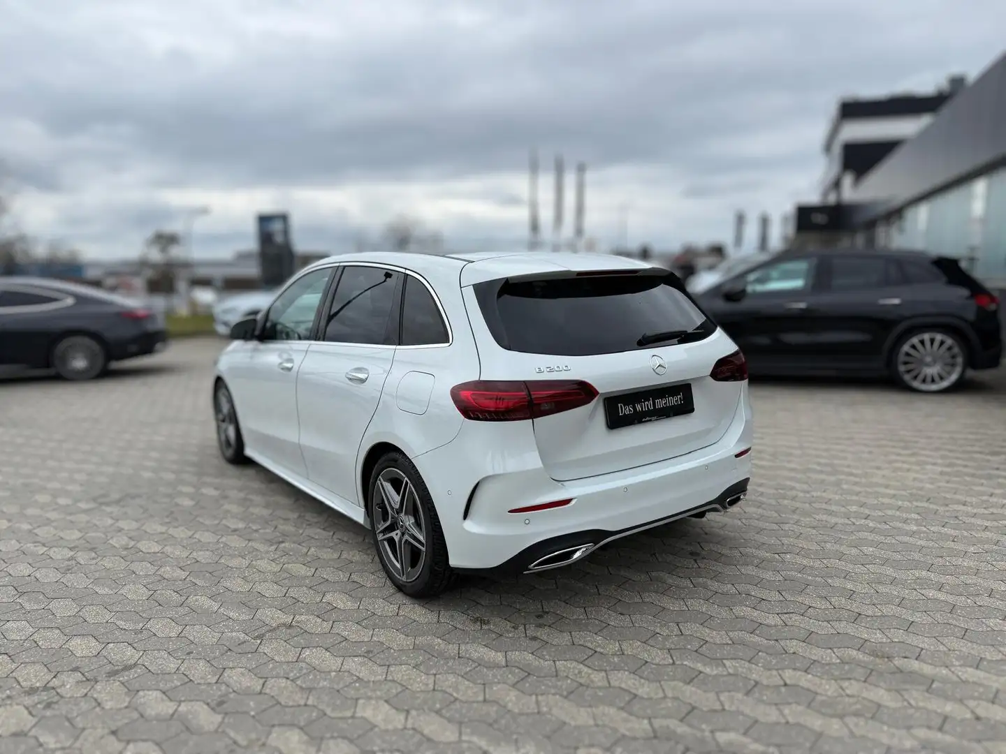 Mercedes-Benz B 200 AMG AHK/360°/Pano/Tot/Sound/eleHeck/MuBeam Bílá - 2
