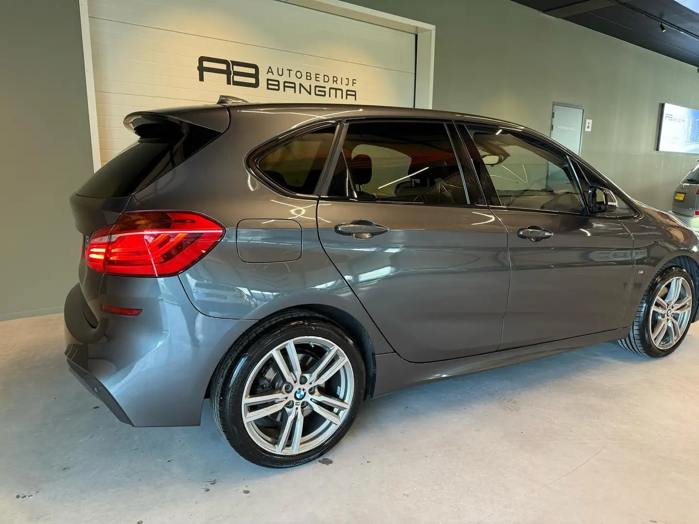 BMW 225 2-serie Active Tourer 225xe iPerformance AUTOMAAT Grijs - 2