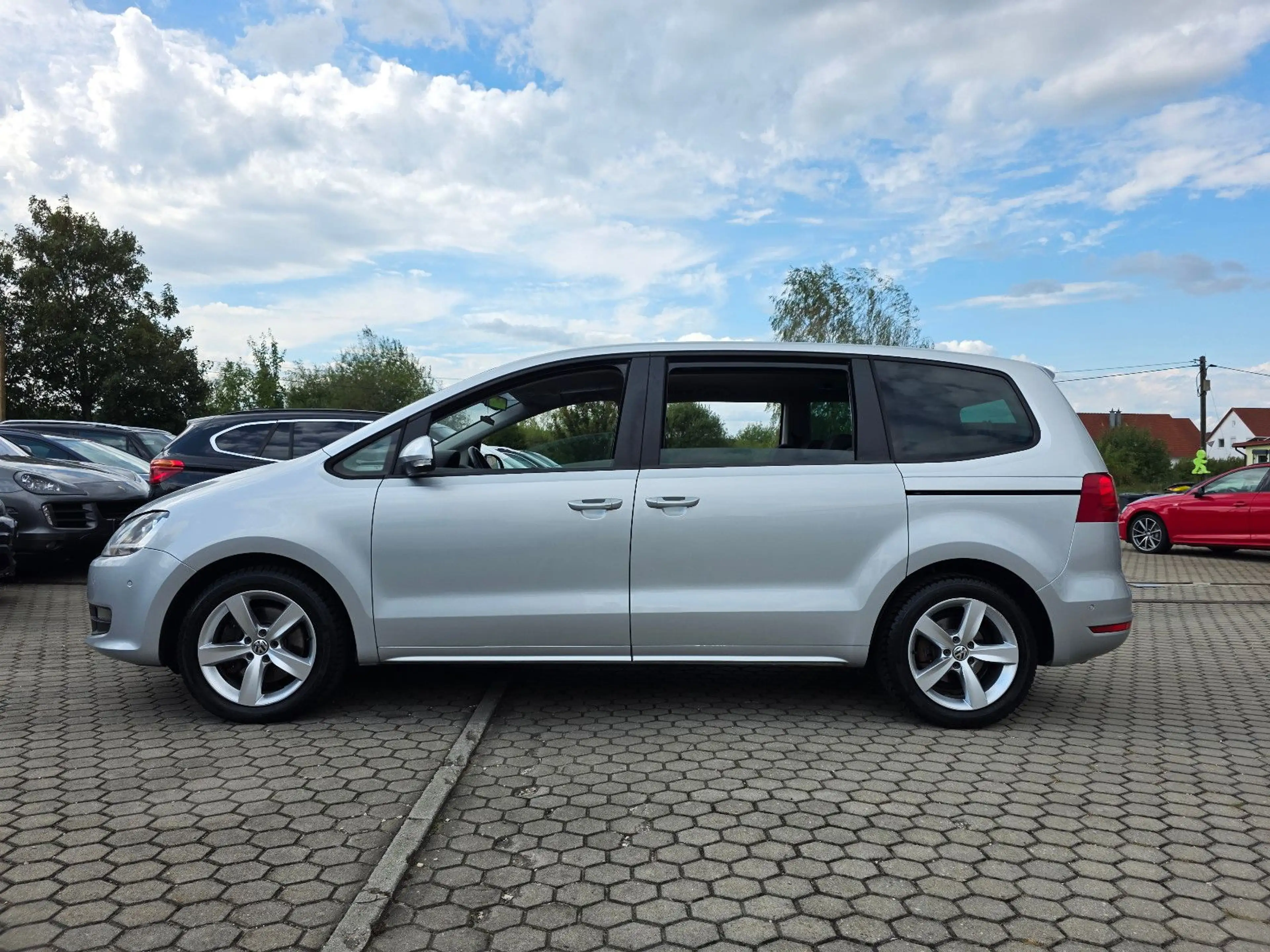 Volkswagen Sharan Trendline BMT — photo 2
