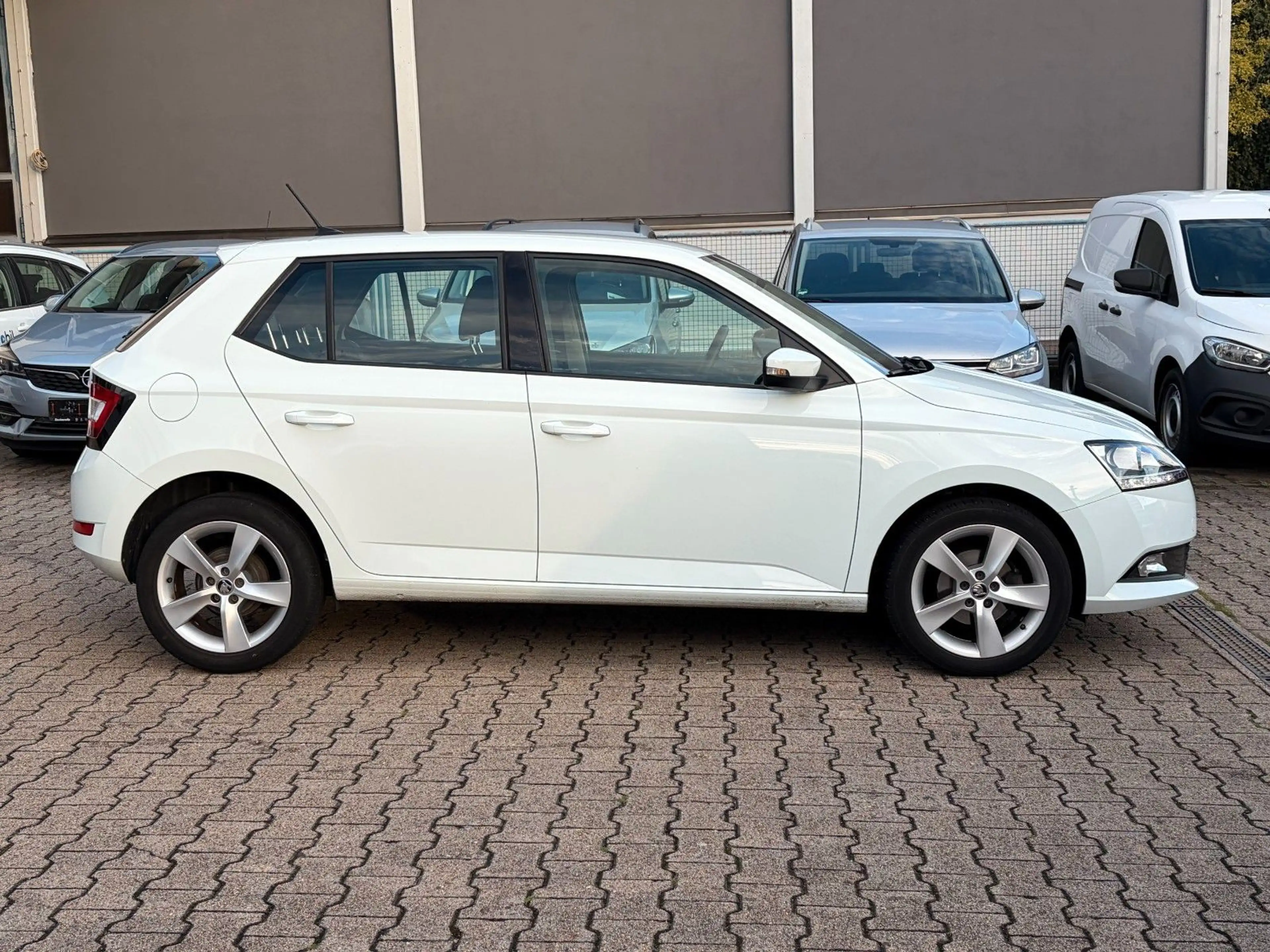 Skoda Fabia Cool Plus*SITZHEIZUNG*PDC*BT* — photo 4