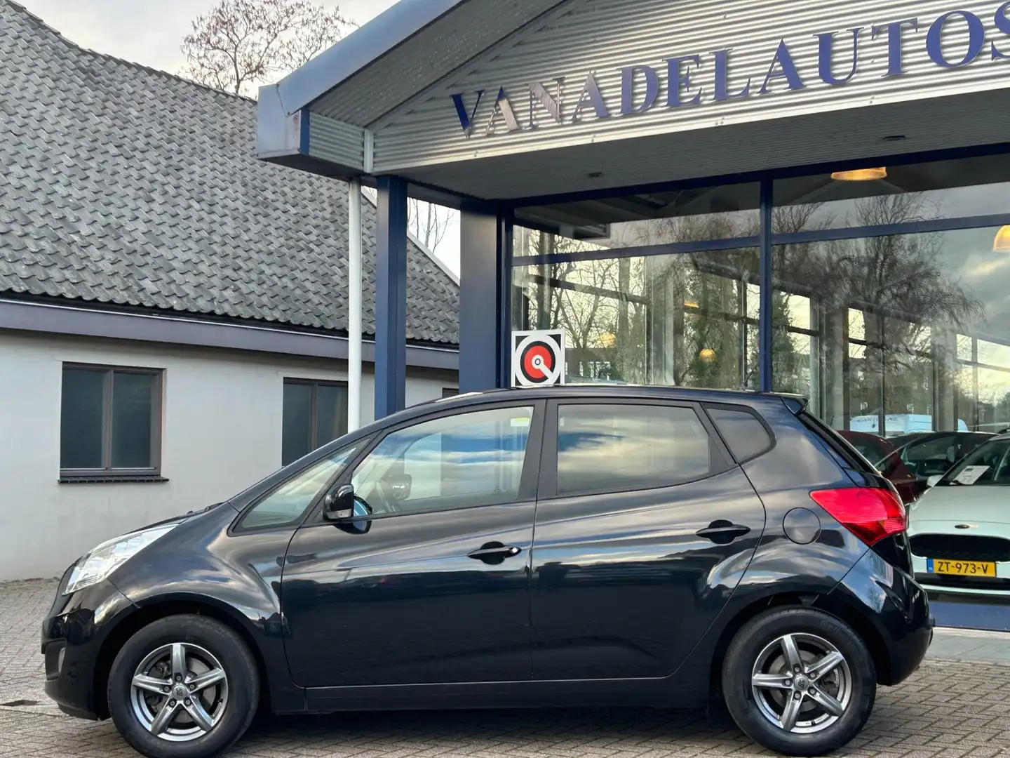 Kia Venga 1.4 CVVT ExecutiveLine Navi Camera Clima Cruise St Noir - 2