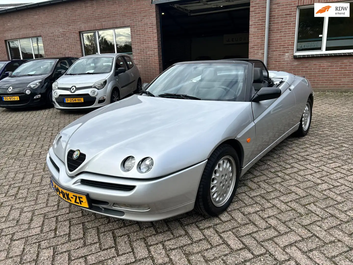 Alfa Romeo Spider 2.0-16V T.Spark // Topstaat // Historie Grijs - 1
