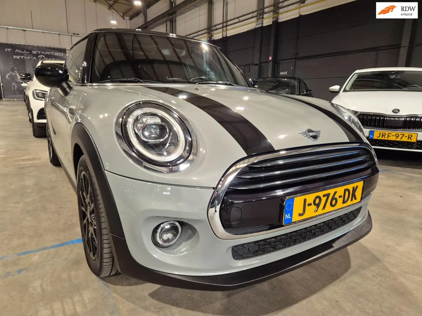 MINI Cooper Mini 1.5 Pepper - Panoramadak - Navigatie - Airco Gris - 1
