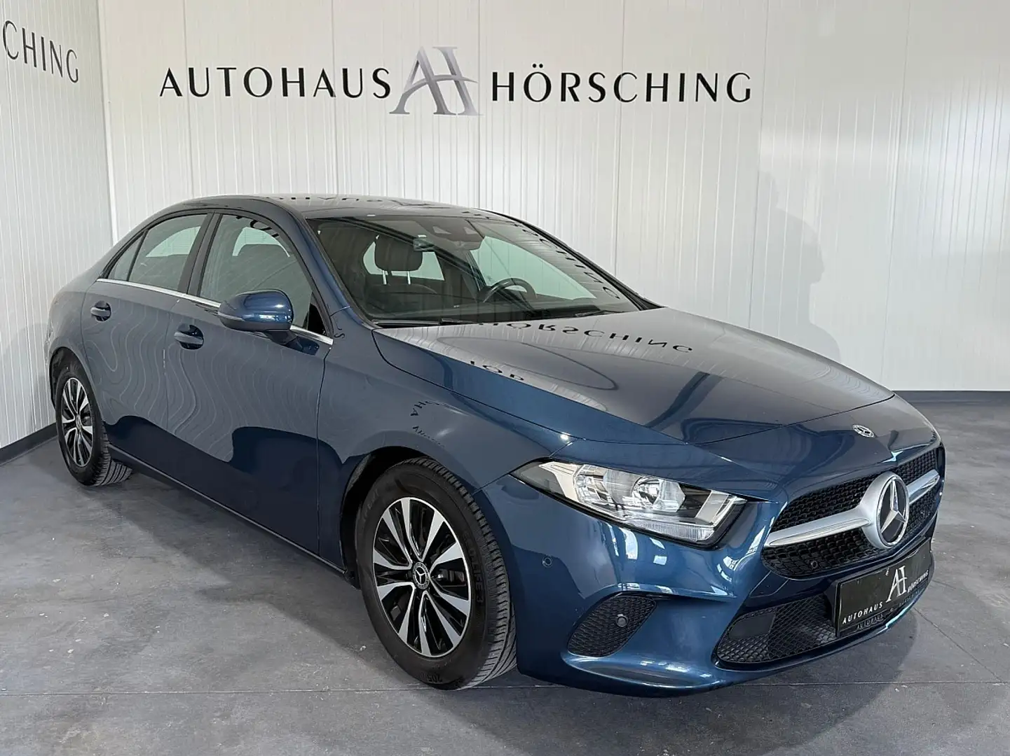 Mercedes-Benz A 180 d Limousine Aut. Blau - 1