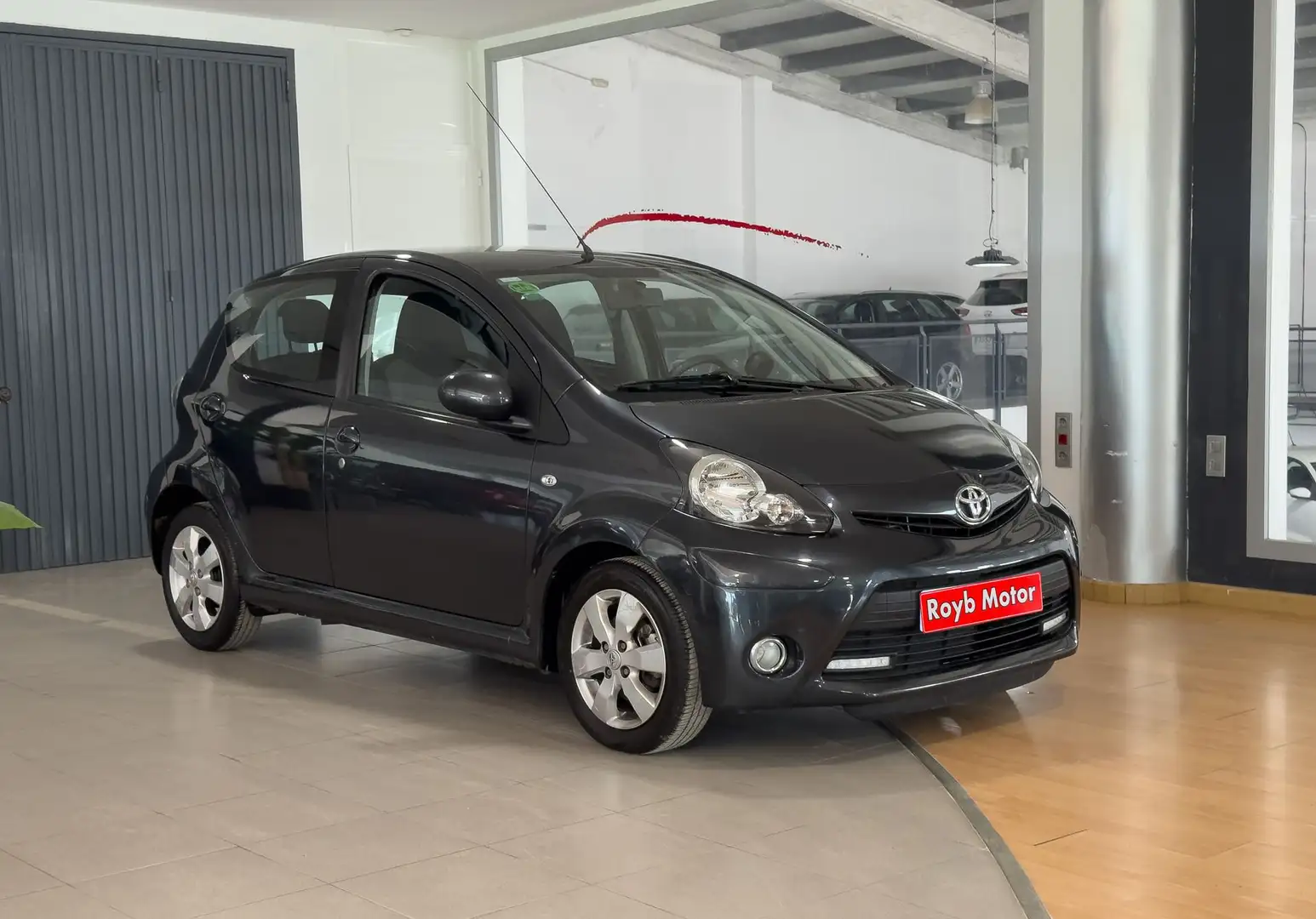 Toyota Aygo 70 City Negro - 1