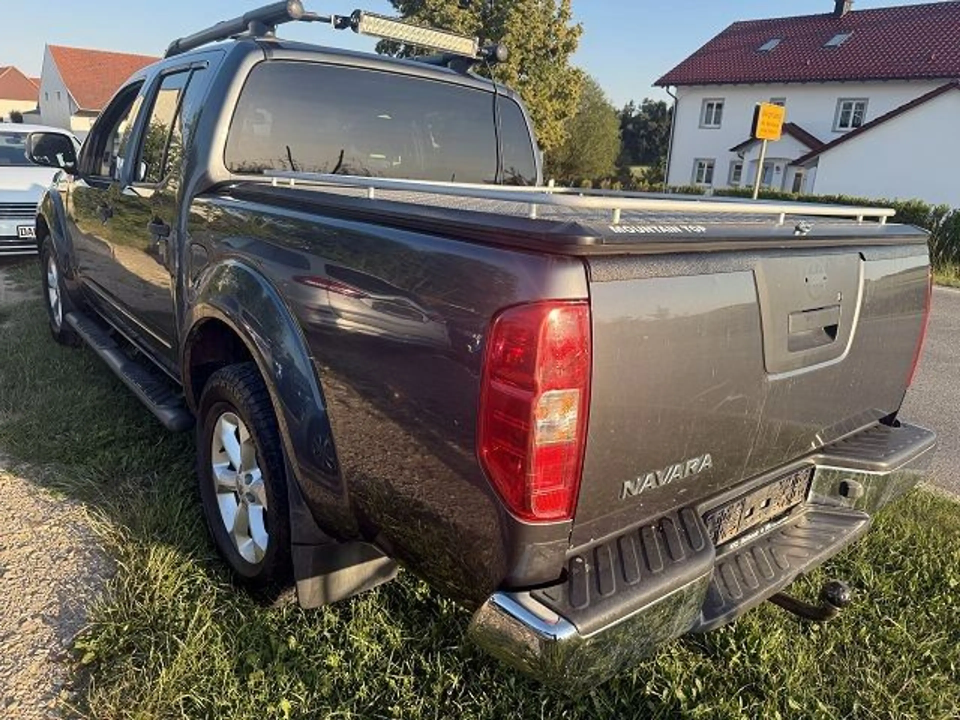 Nissan Navara Pickup Double Cab LE 4x4 LB — photo 7