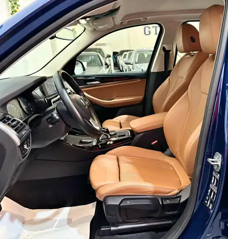 BMW X3 view 11