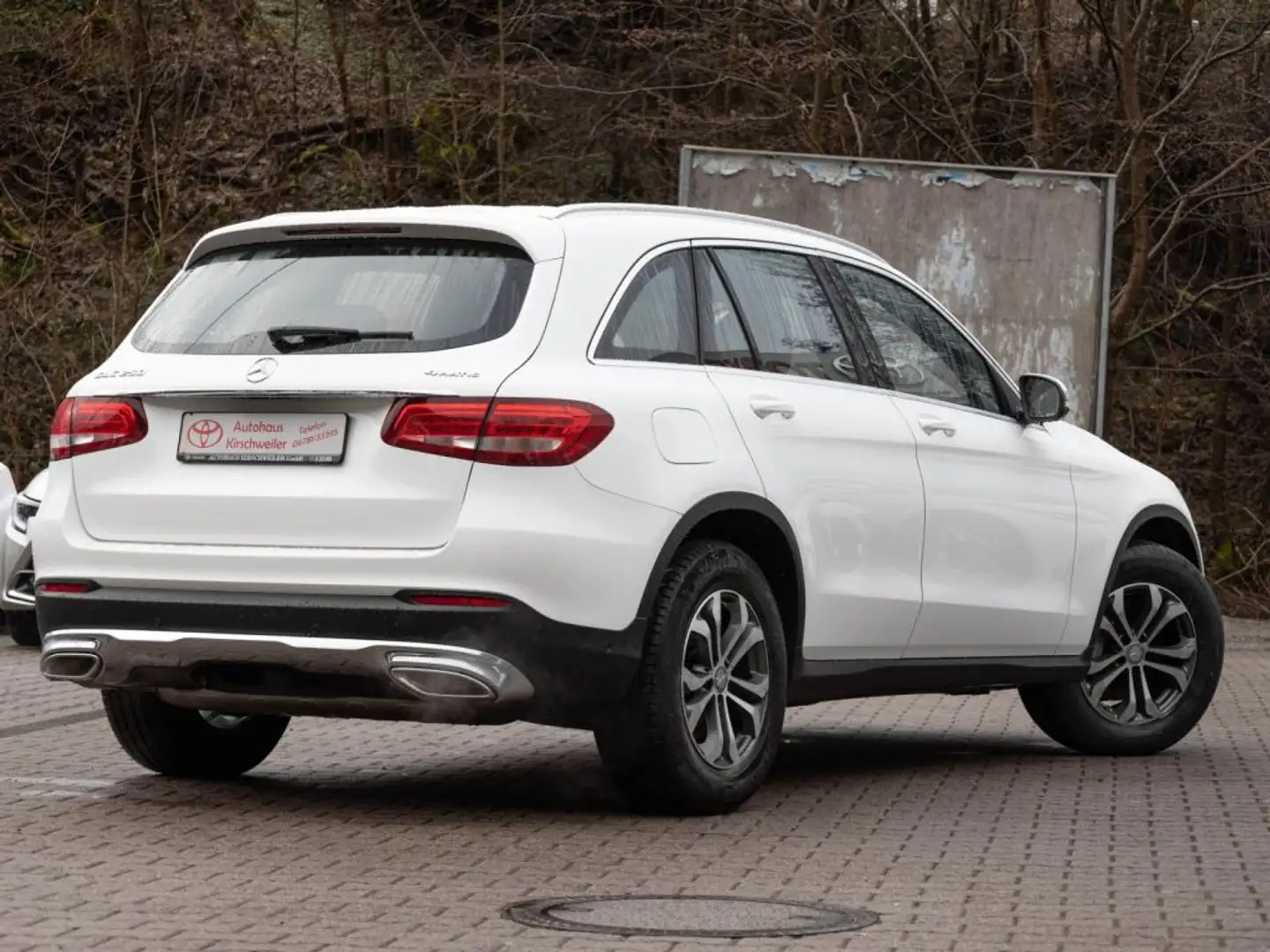 Mercedes-Benz GLC 250 4Matic 9G-TRONIC Exclusive White - 2