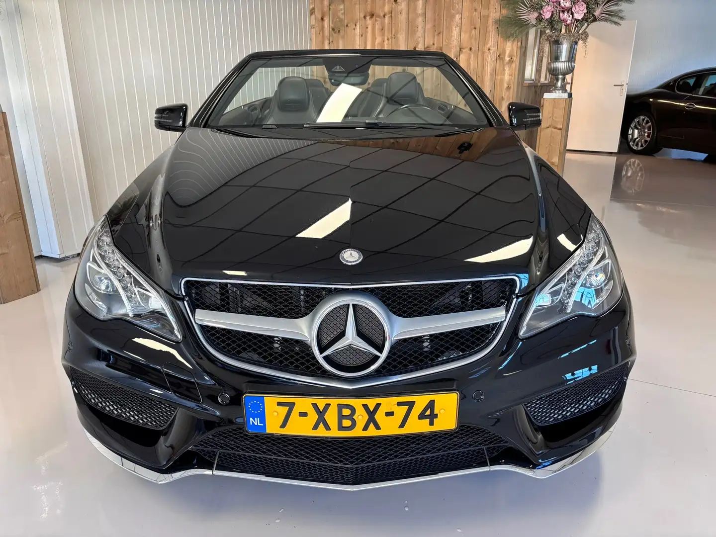 Mercedes-Benz E 250 Cabrio AMG, PRESTIGE, AUTOMAAT, NAVI, CAMERA, HARM Zwart - 2