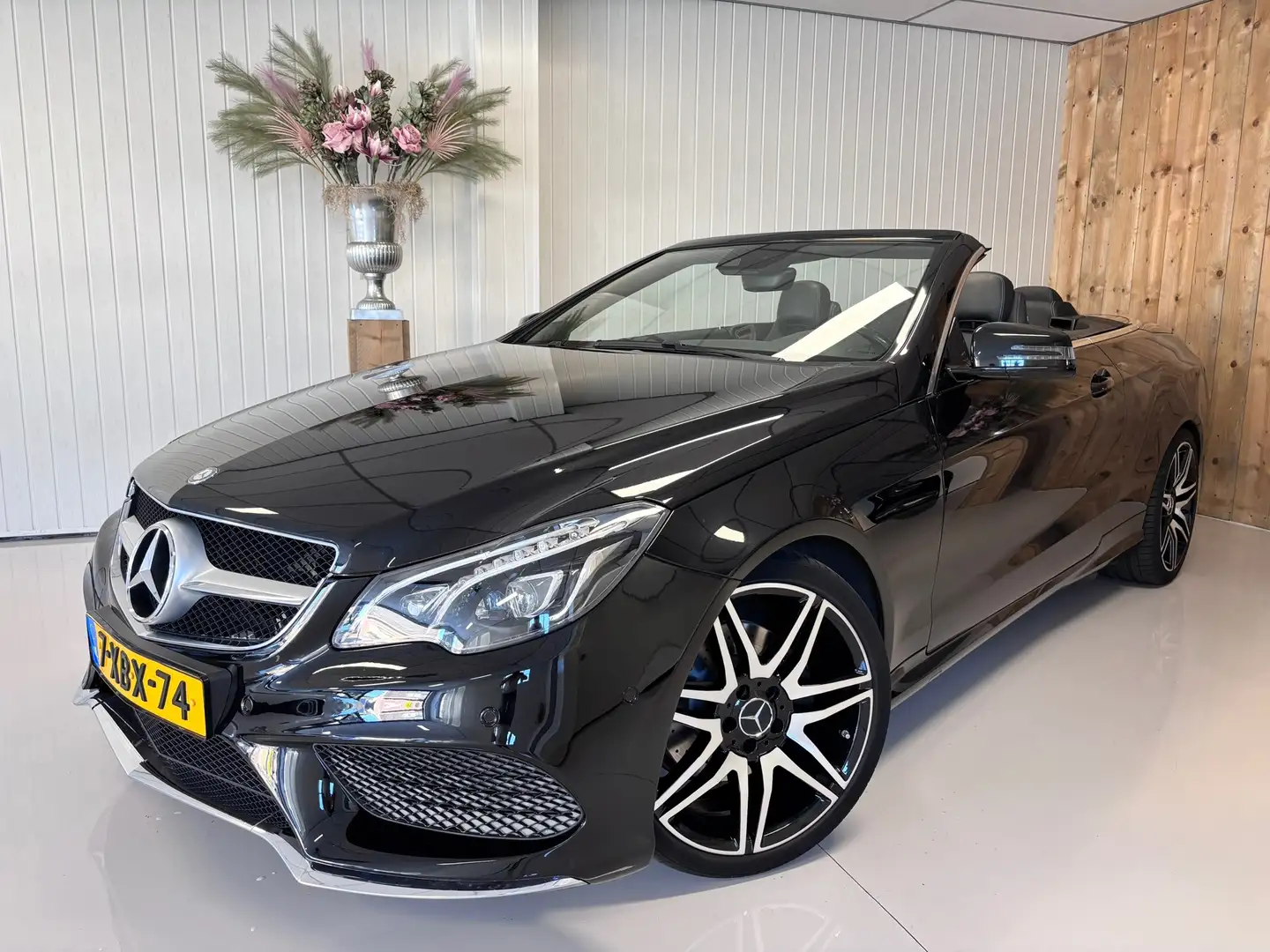 Mercedes-Benz E 250 Cabrio AMG, PRESTIGE, AUTOMAAT, NAVI, CAMERA, HARM Zwart - 1