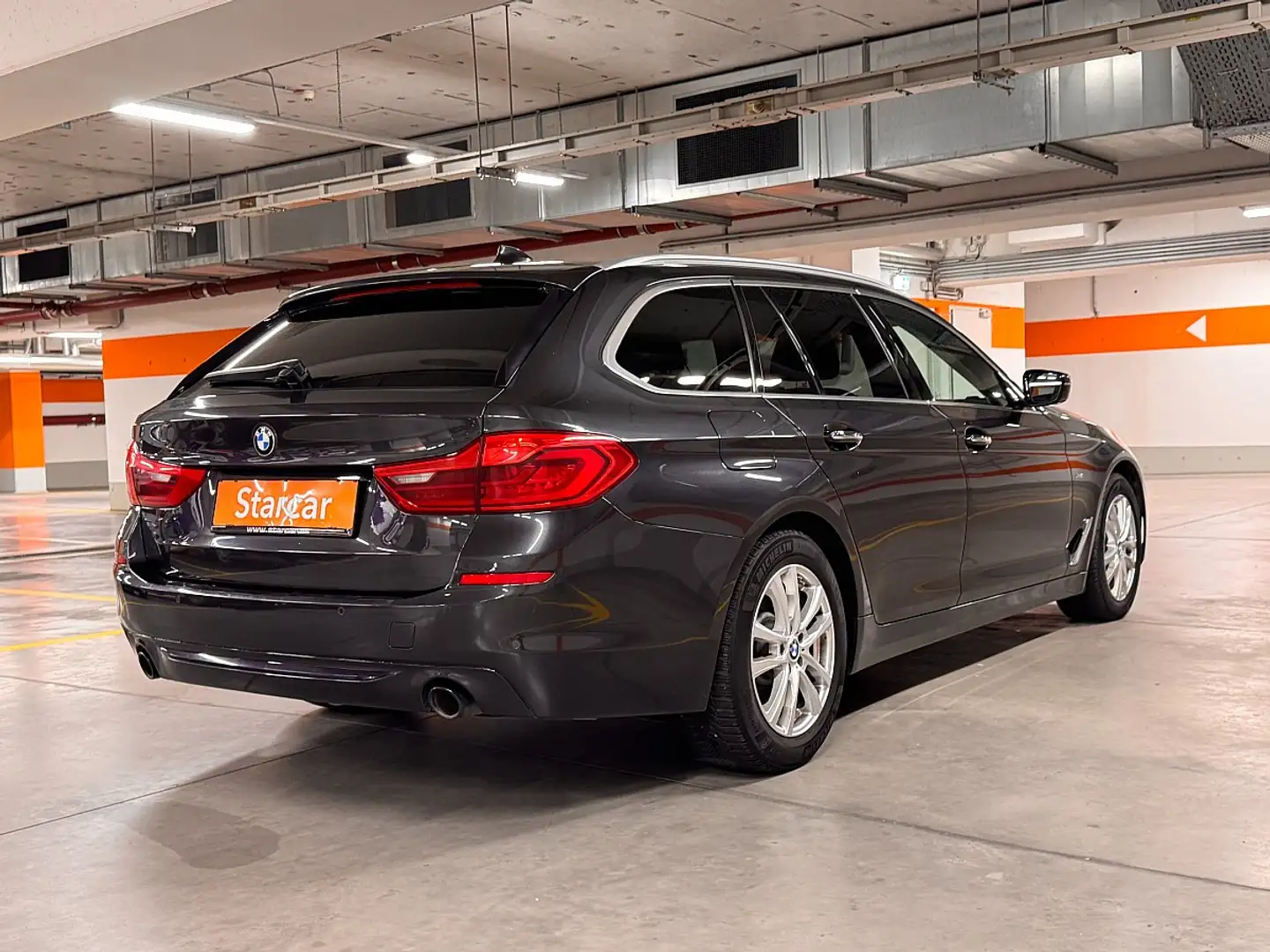 BMW 520 d Touring Aut. Grau - 2